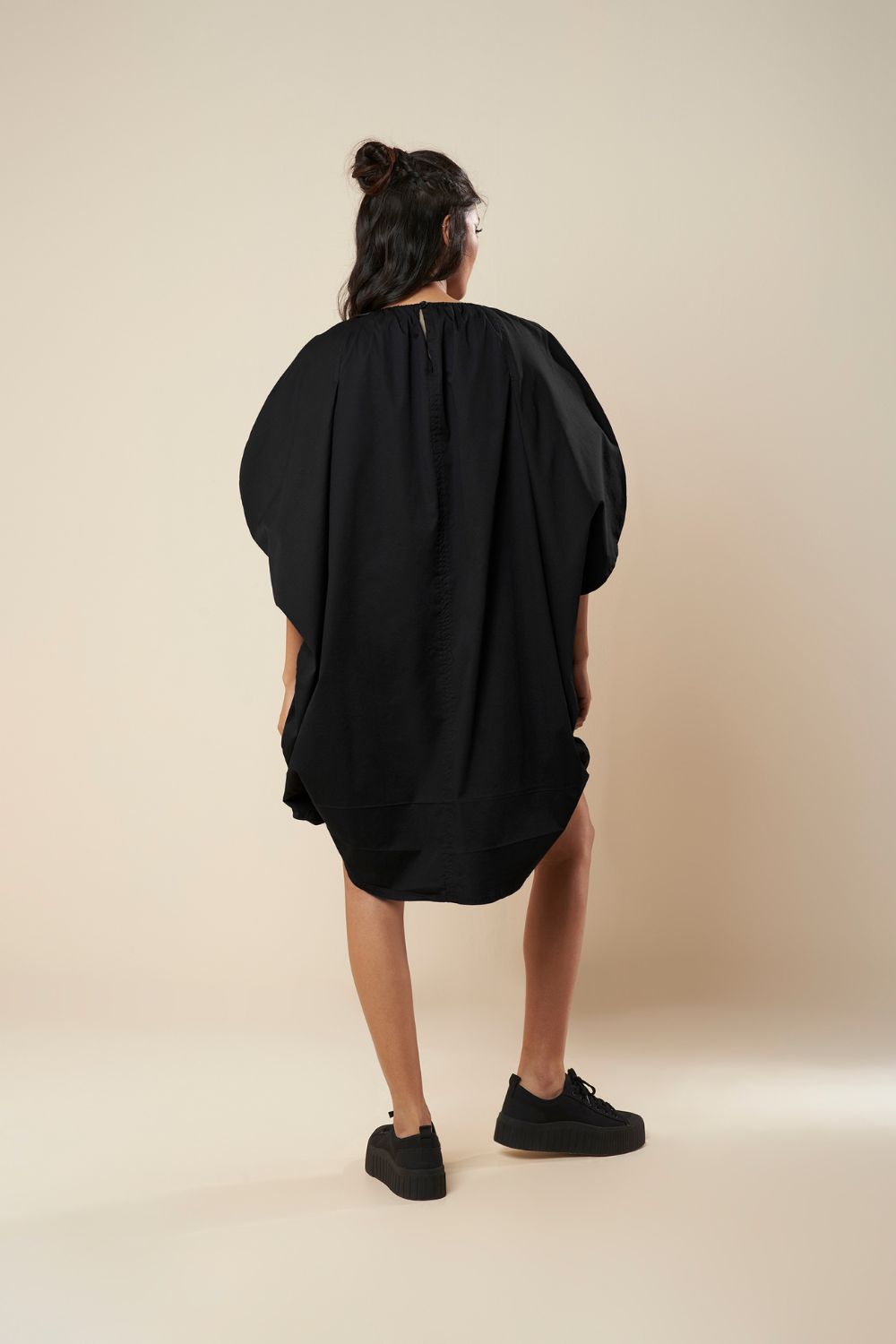 DRESS WITH EXAGGERATED ROUNDED SLEEVE