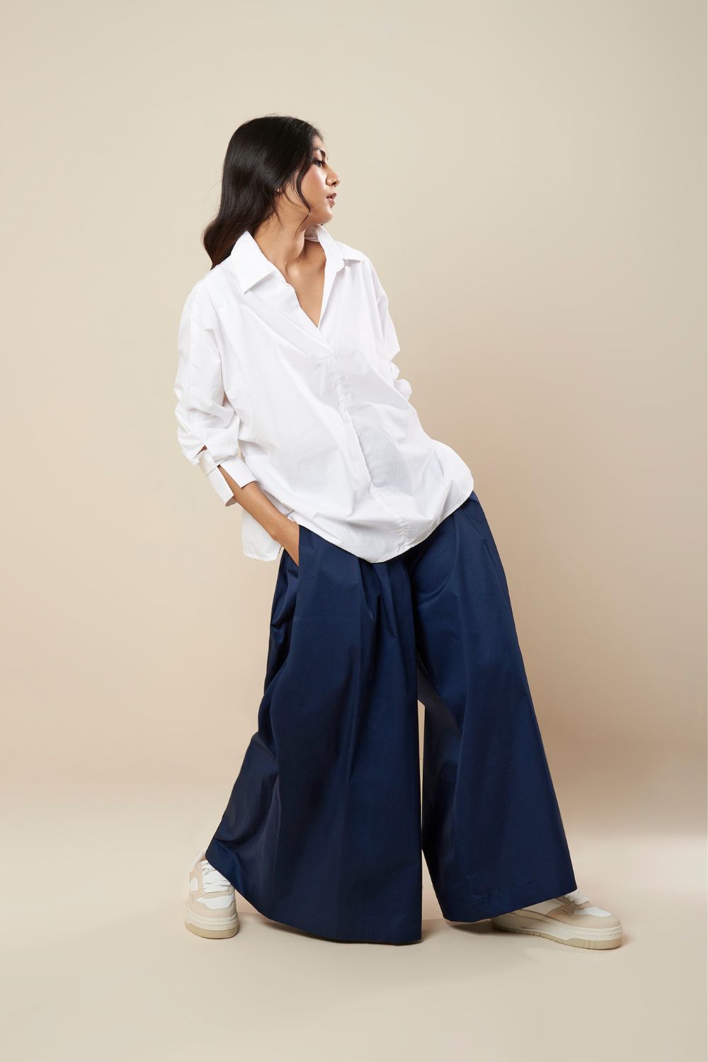 TOP V NECK WITH FRONT PLEAT PANEL AND ELASTIC BACK
