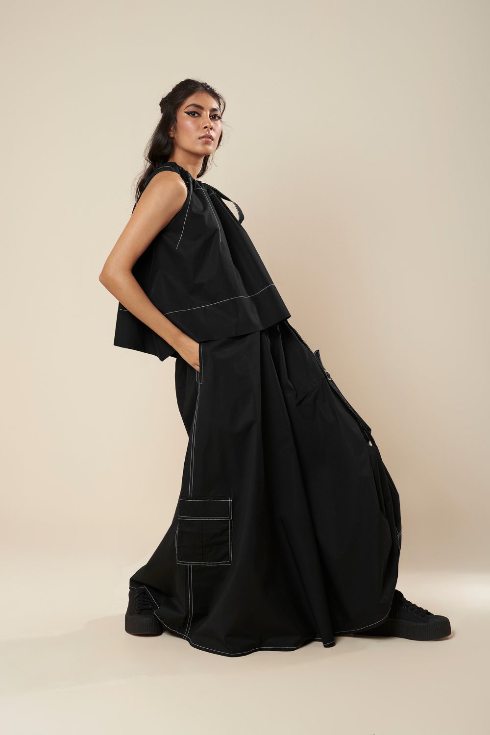SLEEVELESS FLARE TOP WITH CONTRAST STITCH AND SIDE TIE