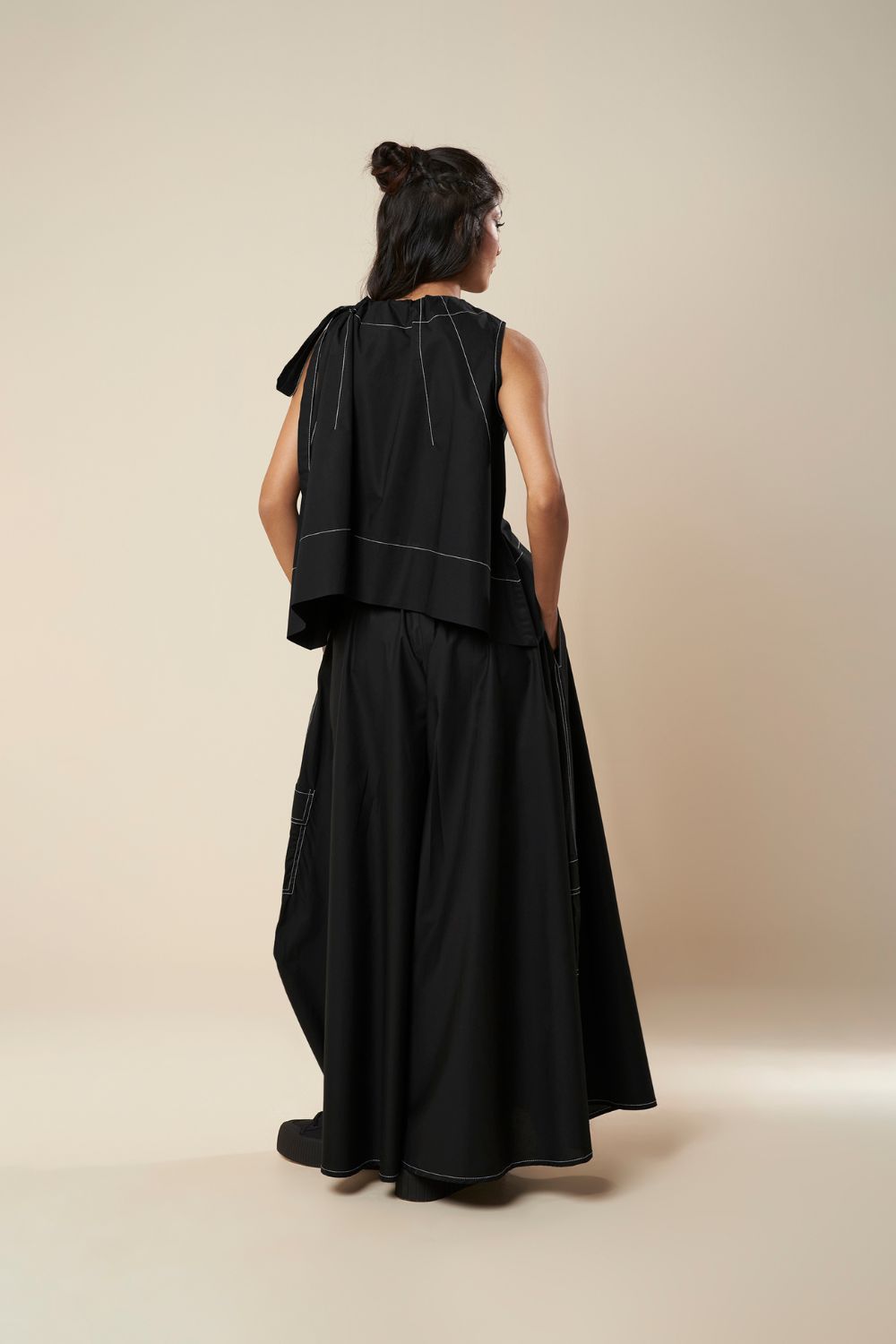 SLEEVELESS FLARE TOP WITH CONTRAST STITCH AND SIDE TIE
