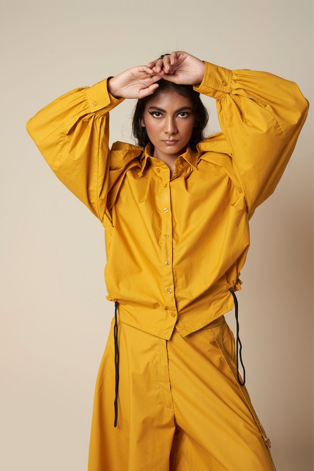 SHIRT WITH EXAGGERATED PLEATED SLEEVE AND ROUCHED HEM