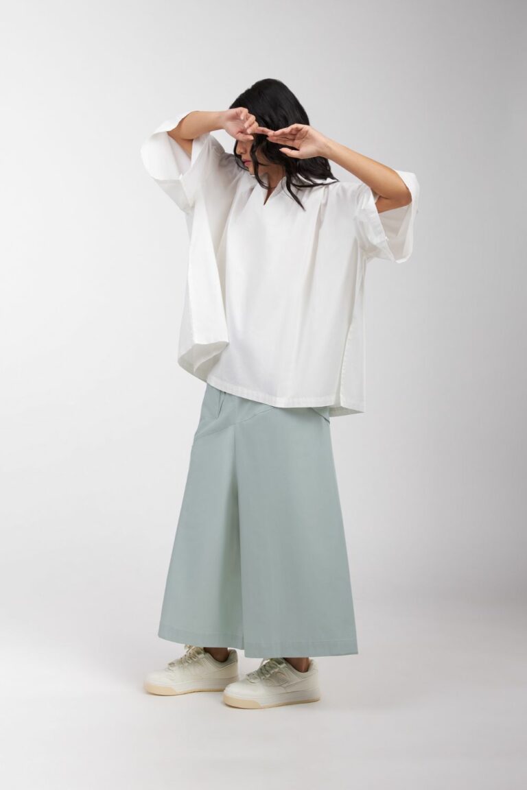 TOP WITH GATHERED SHOULDER AND SLEEVE