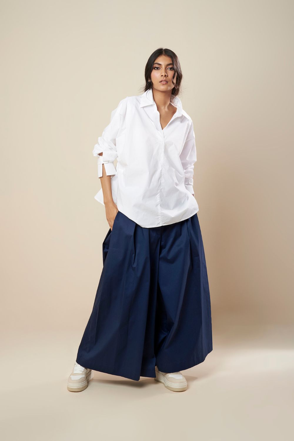 TOP V NECK WITH FRONT PLEAT PANEL AND ELASTIC BACK