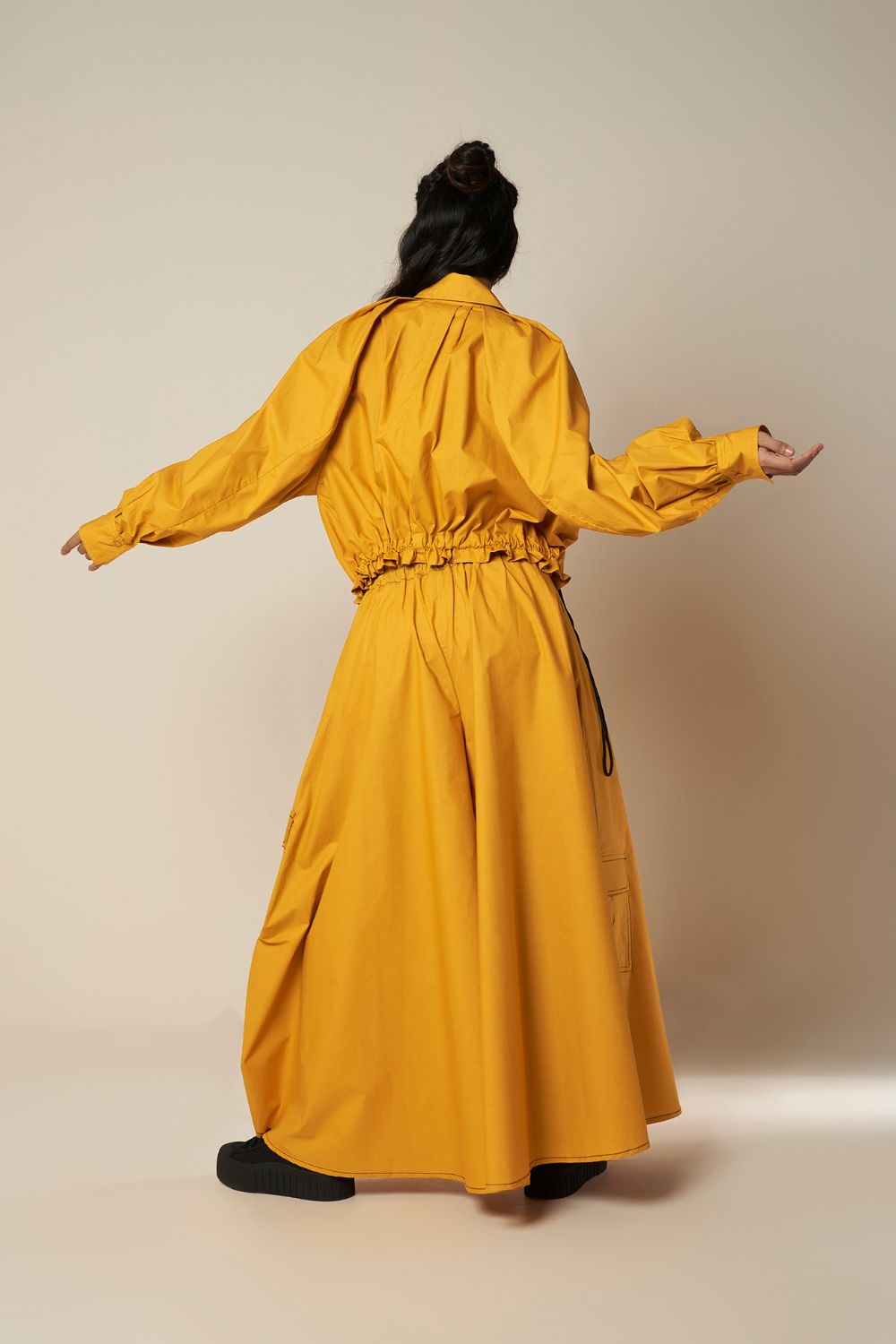 SHIRT WITH EXAGGERATED PLEATED SLEEVE AND ROUCHED HEM