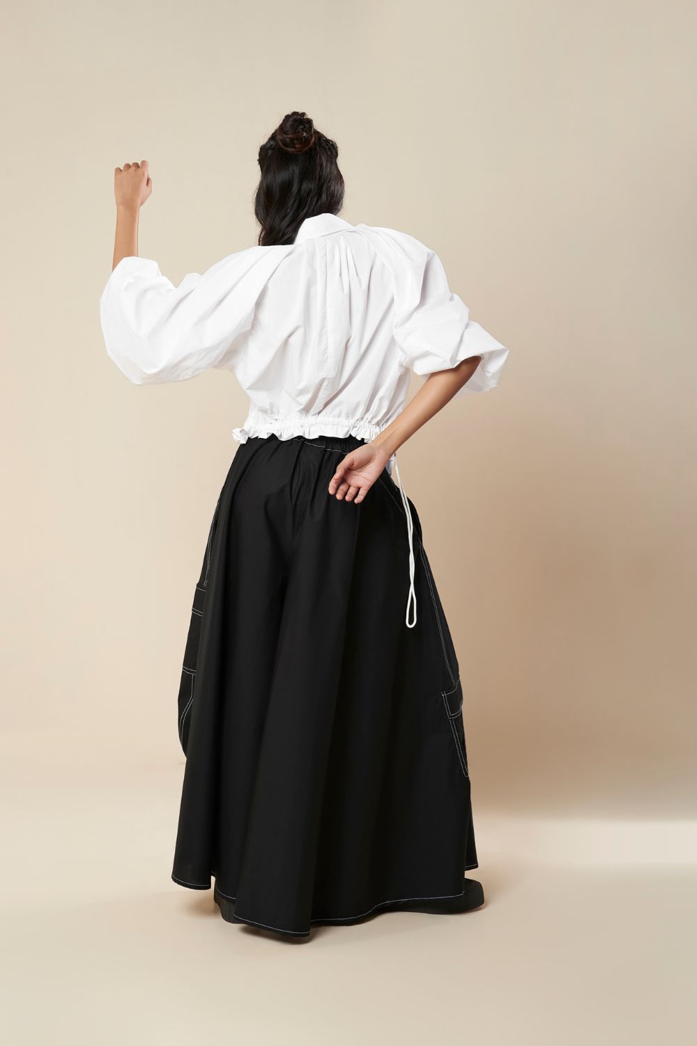 SHIRT WITH EXAGGERATED PLEATED SLEEVE AND ROUCHED HEM