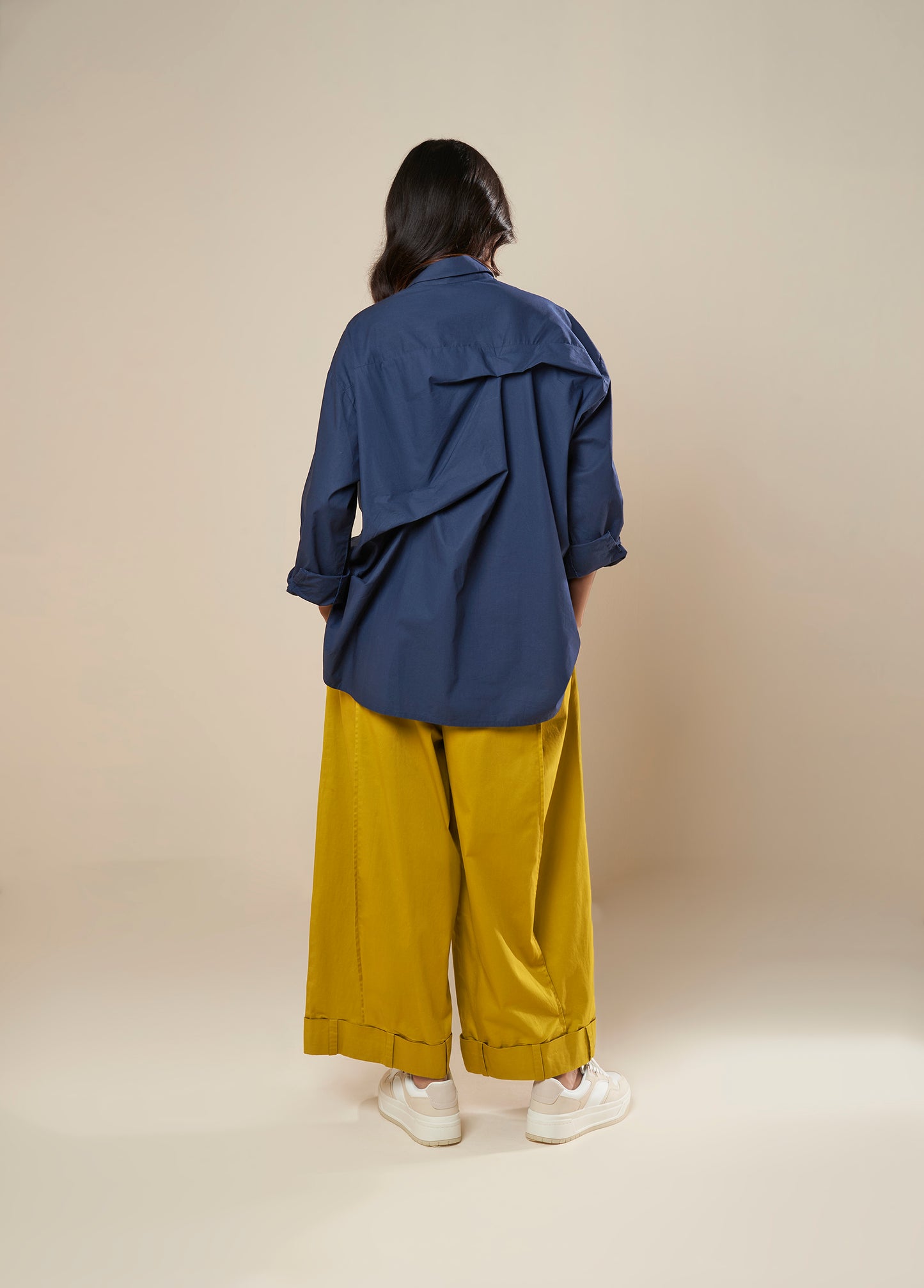 SHIRT WITH UNEVEN STITCHED HEM AND COWL BACK