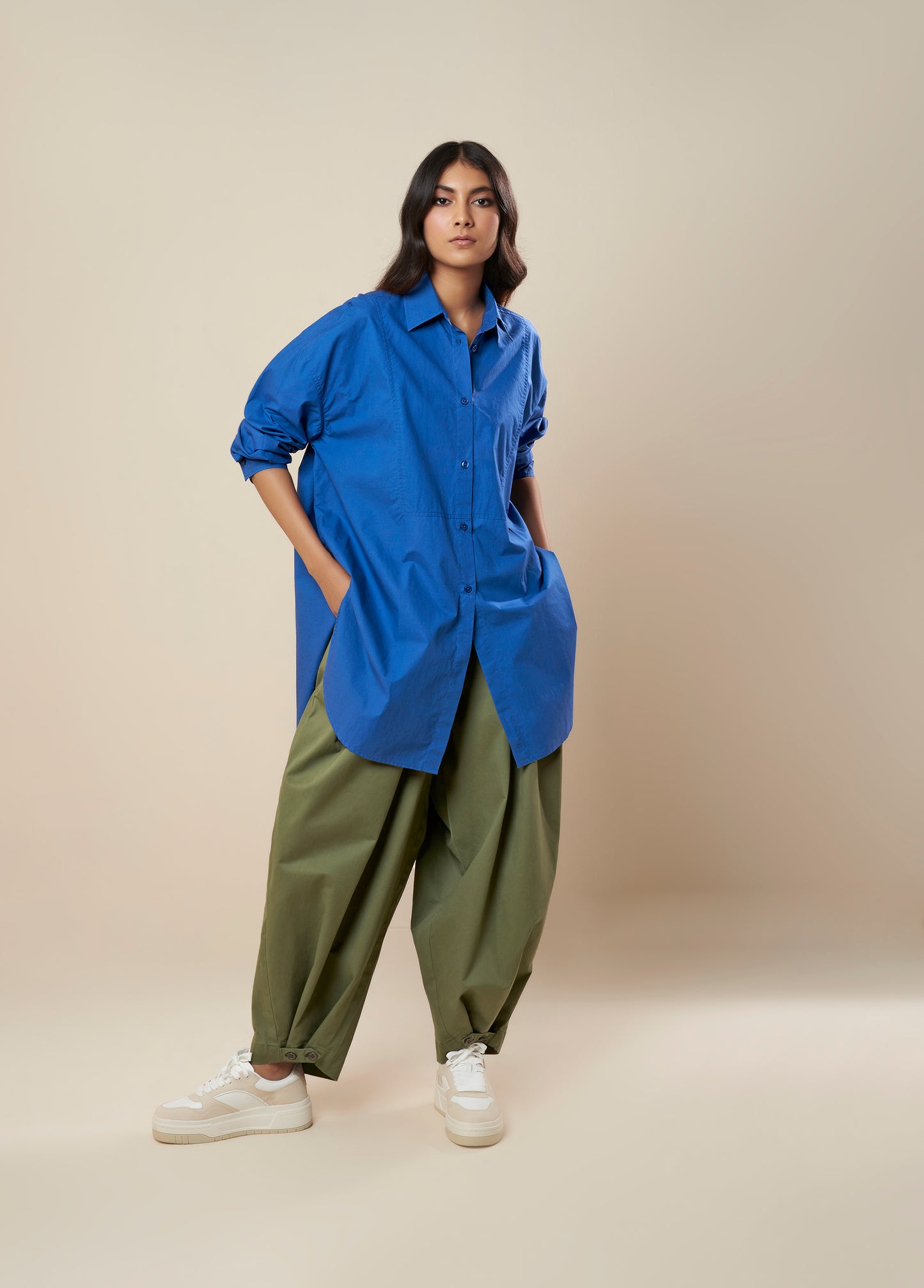 OVESHIRT WITH FRONT YOKE AND BACK BUTTON PLEAT DETAIL