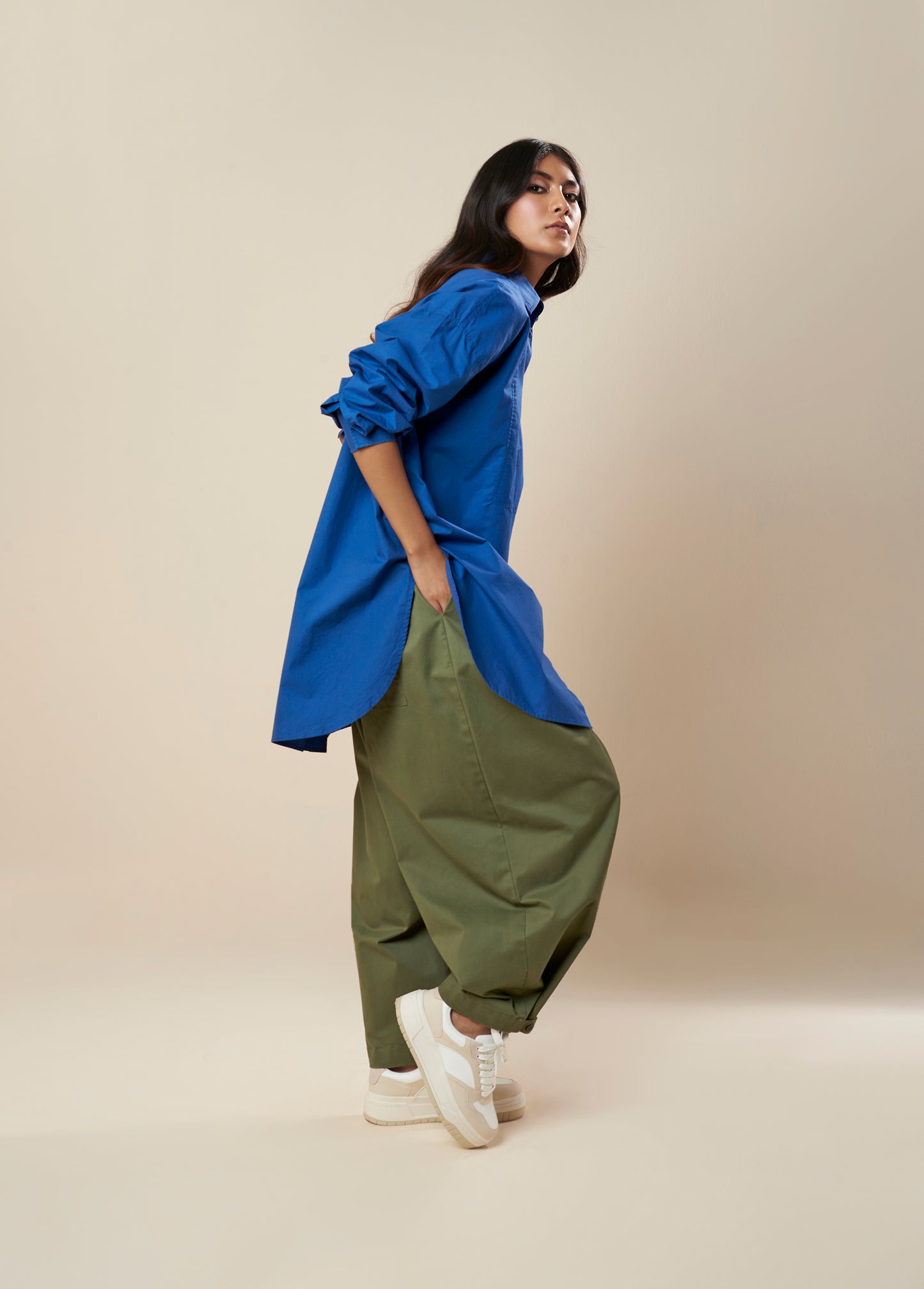 OVESHIRT WITH FRONT YOKE AND BACK BUTTON PLEAT DETAIL