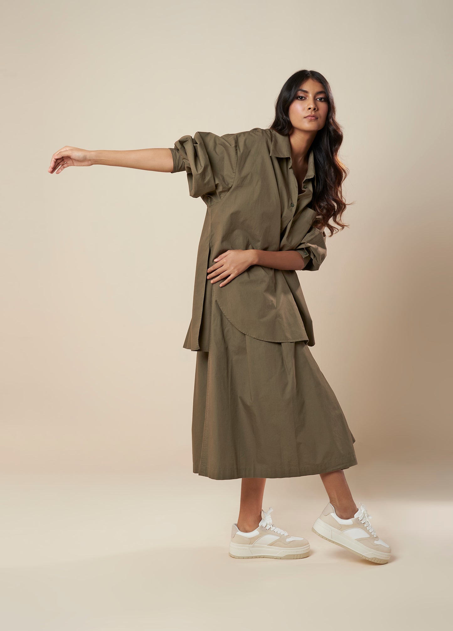 OVERSIZED SHIRT WITH ROUND FRONT SQUARE BACK HEM