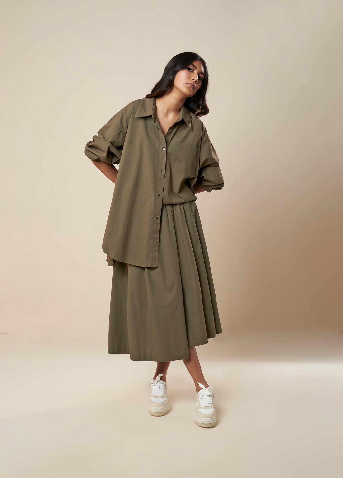 OVERSIZED SHIRT WITH ROUND FRONT SQUARE BACK HEM