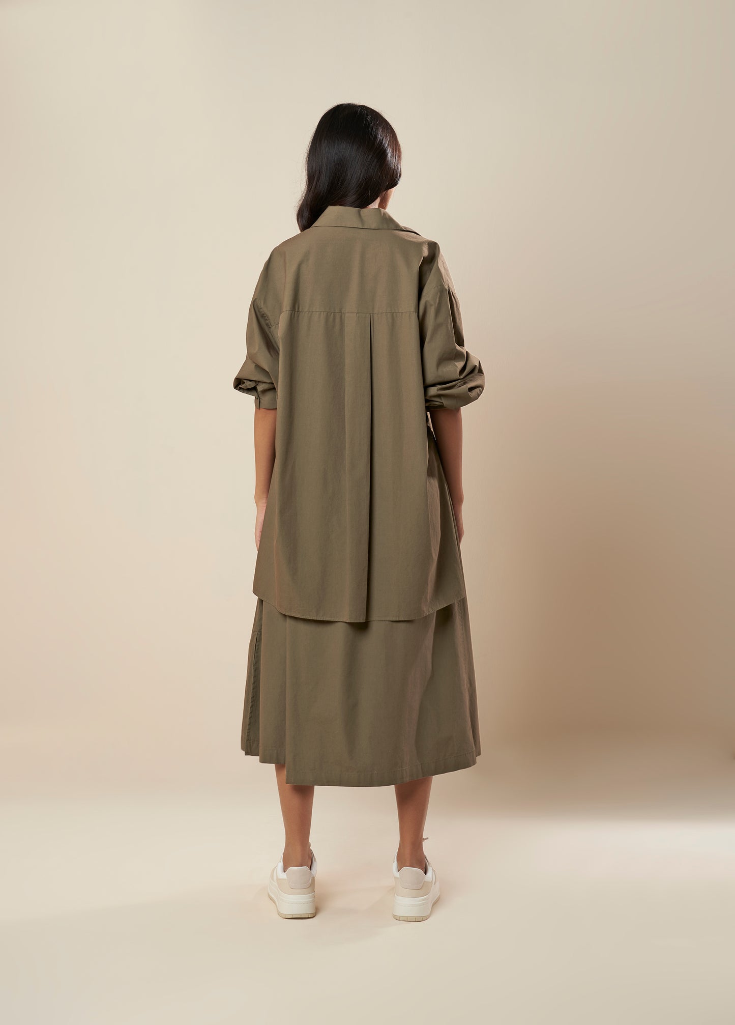 OVERSIZED SHIRT WITH ROUND FRONT SQUARE BACK HEM