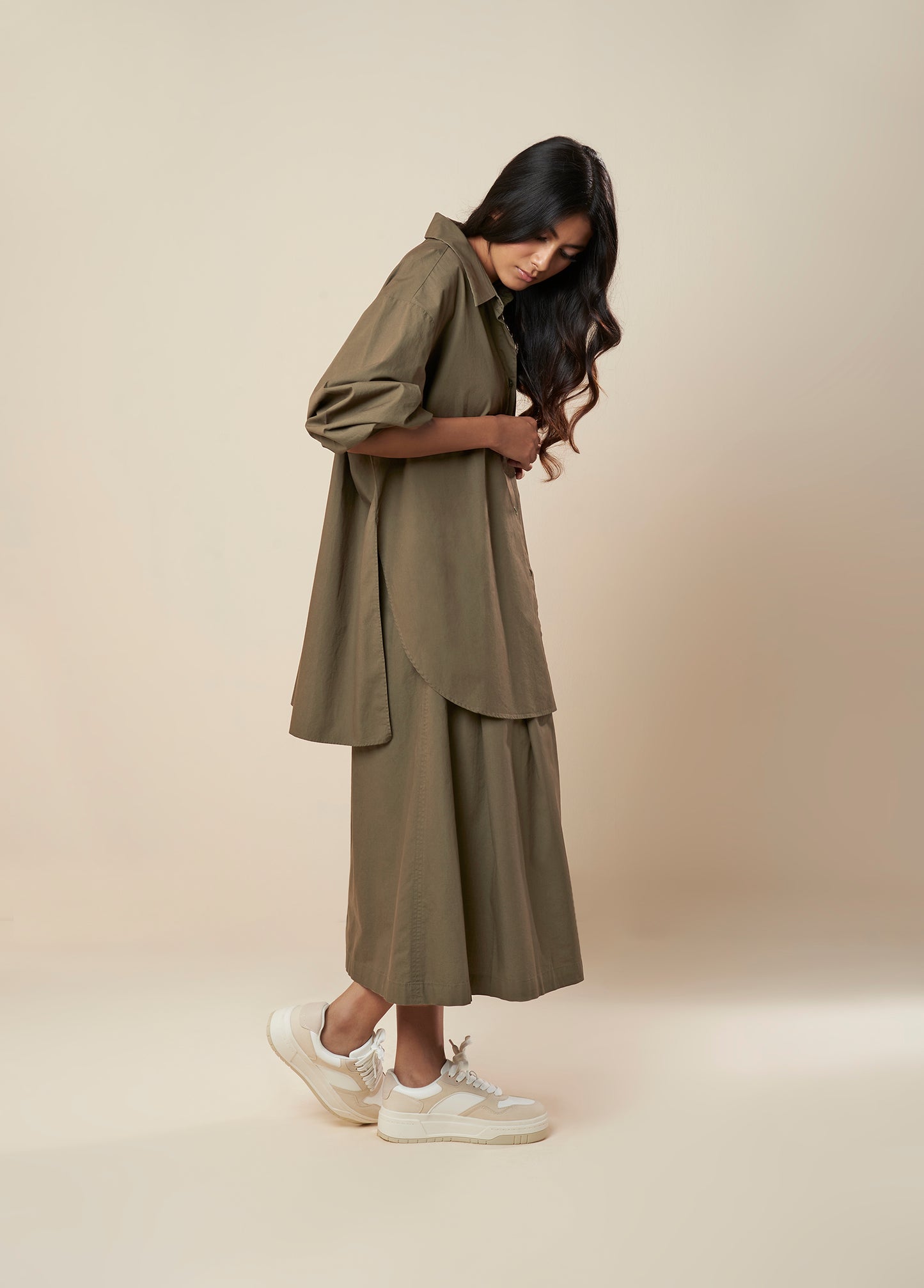 OVERSIZED SHIRT WITH ROUND FRONT SQUARE BACK HEM