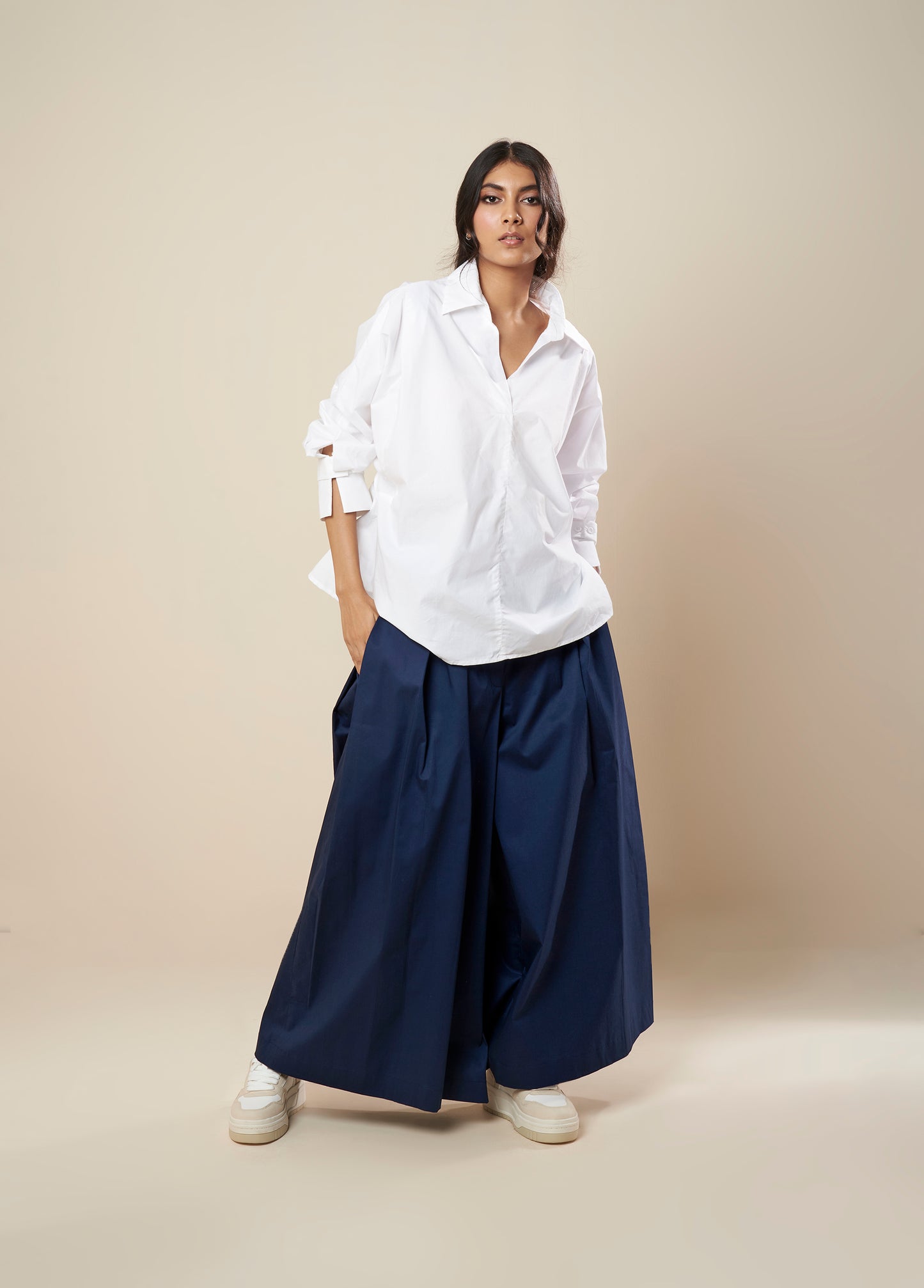 TOP V NECK WITH FRONT PLEAT PANEL AND ELASTIC BACK