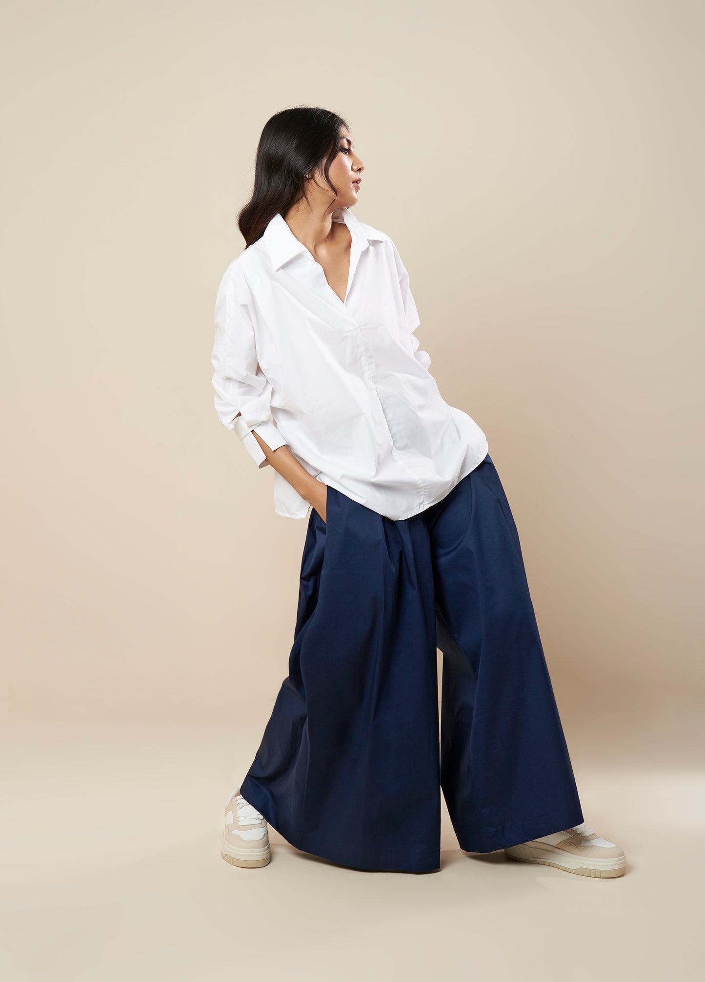 TOP V NECK WITH FRONT PLEAT PANEL AND ELASTIC BACK