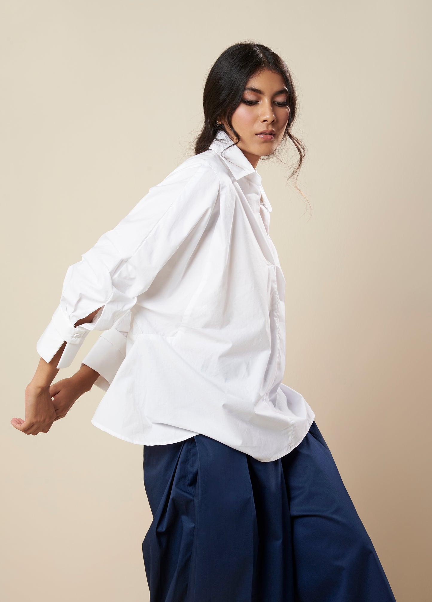TOP V NECK WITH FRONT PLEAT PANEL AND ELASTIC BACK