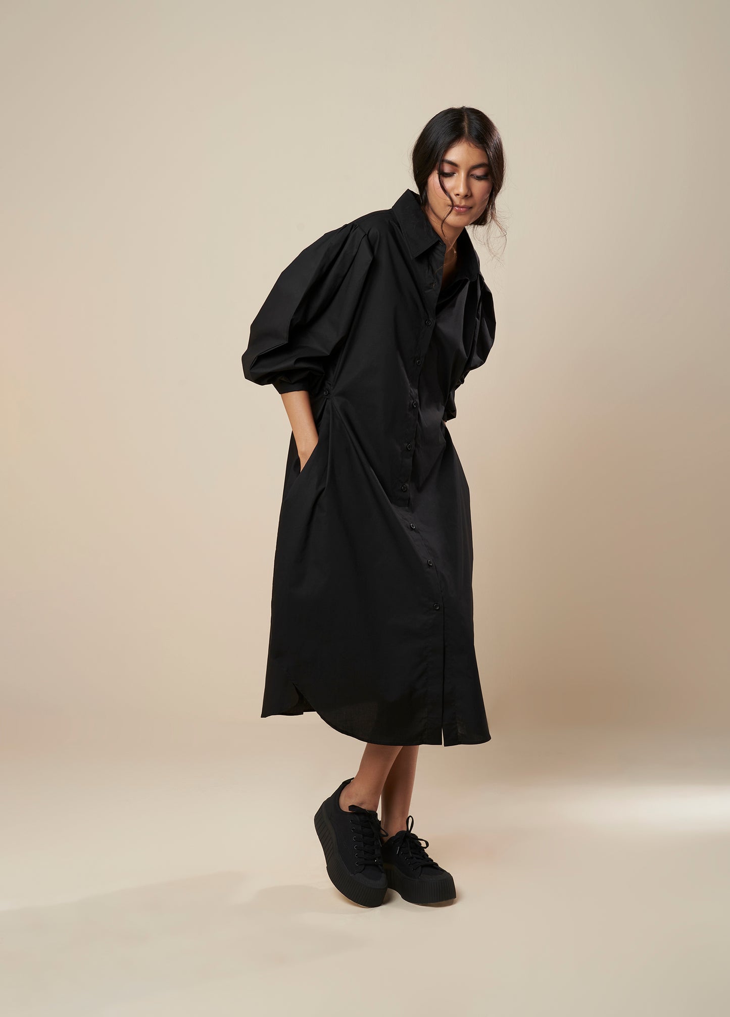 SHIRT DRESS WITH PLEATED SLEEVE AND SIDE BUTTON DETAIL