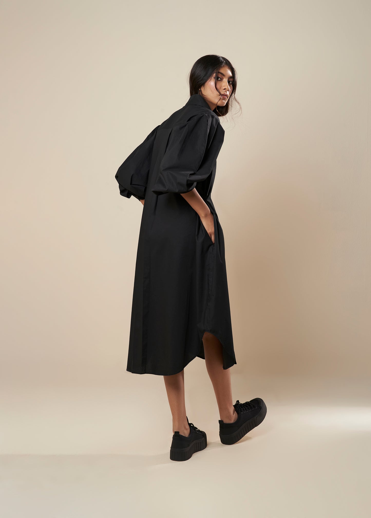 SHIRT DRESS WITH PLEATED SLEEVE AND SIDE BUTTON DETAIL