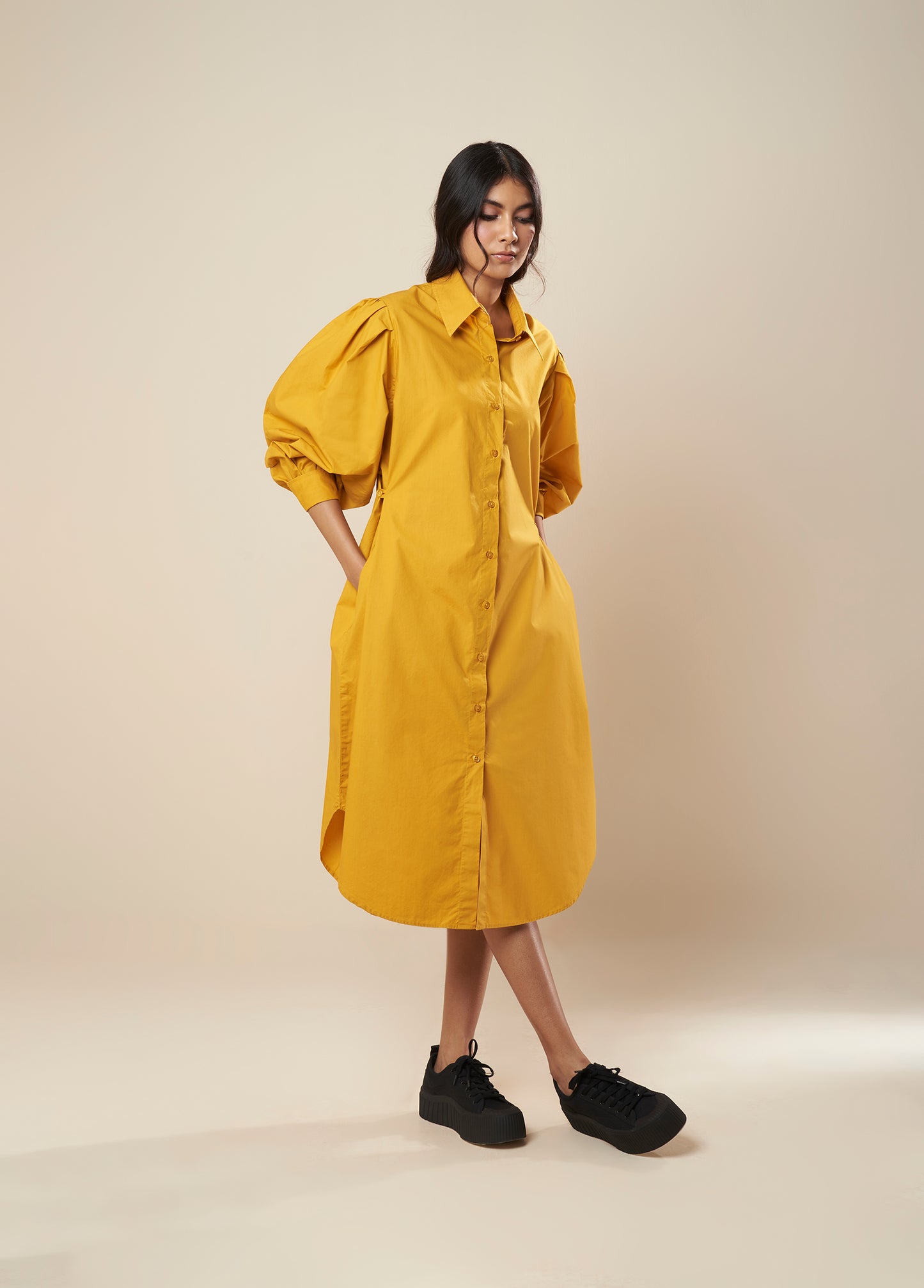 SHIRT DRESS WITH PLEATED SLEEVE AND SIDE BUTTON DETAIL