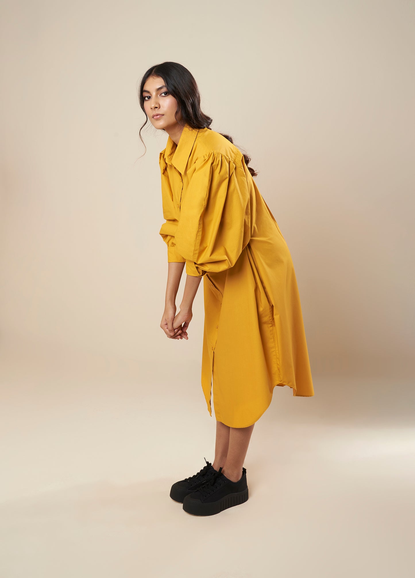 SHIRT DRESS WITH PLEATED SLEEVE AND SIDE BUTTON DETAIL