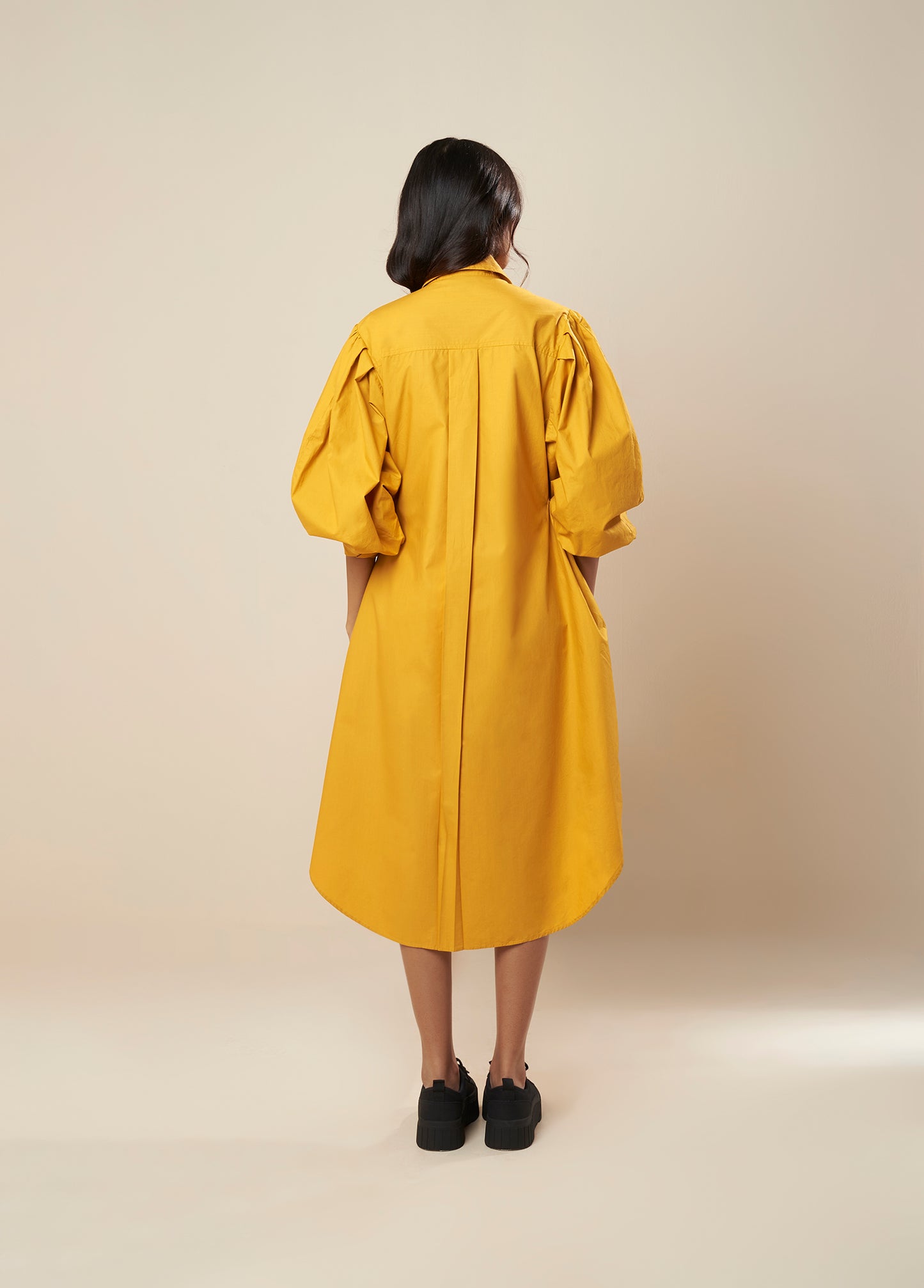 SHIRT DRESS WITH PLEATED SLEEVE AND SIDE BUTTON DETAIL