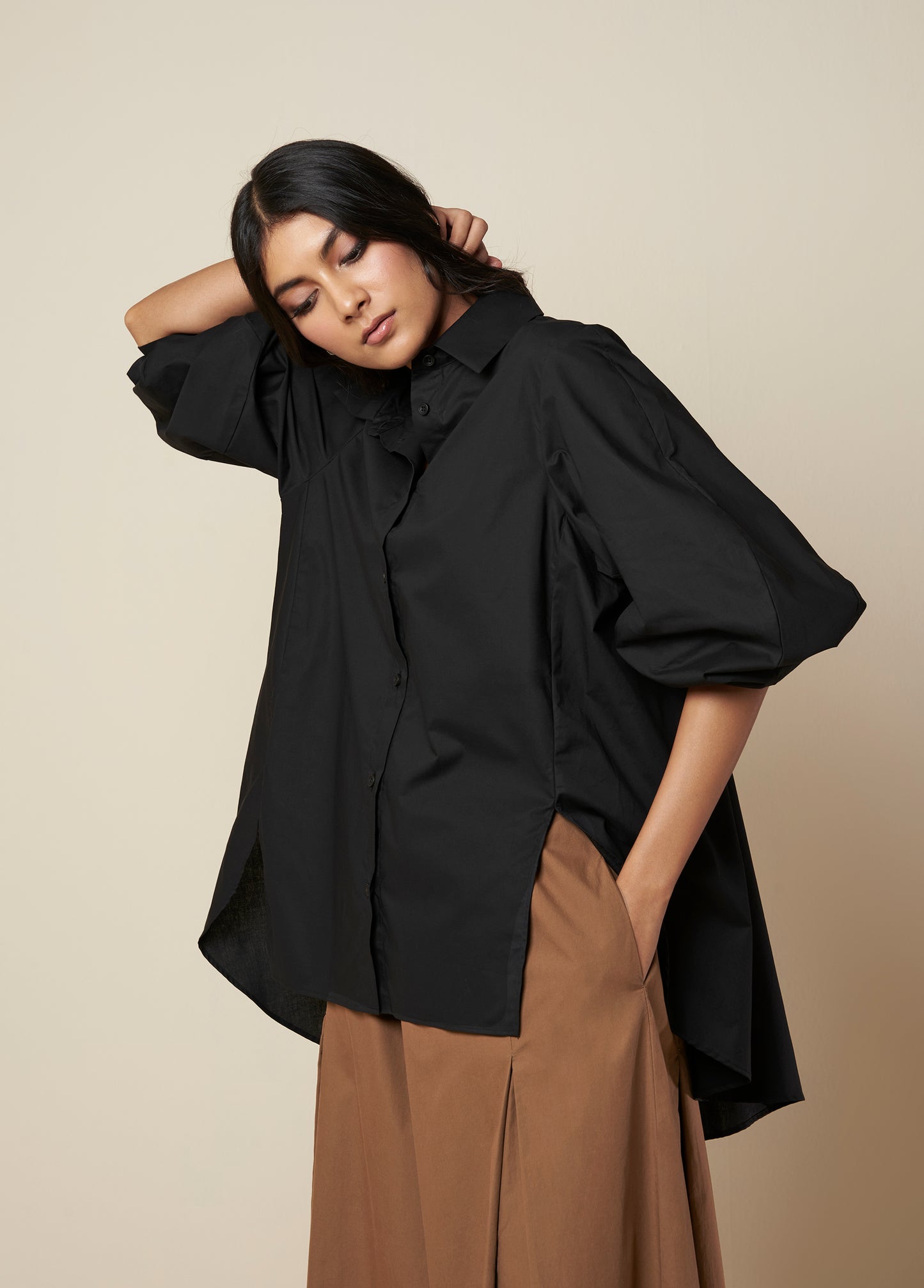 SHIRT WITH FLARE BACK AND CONSTRUCTED SLEEVE