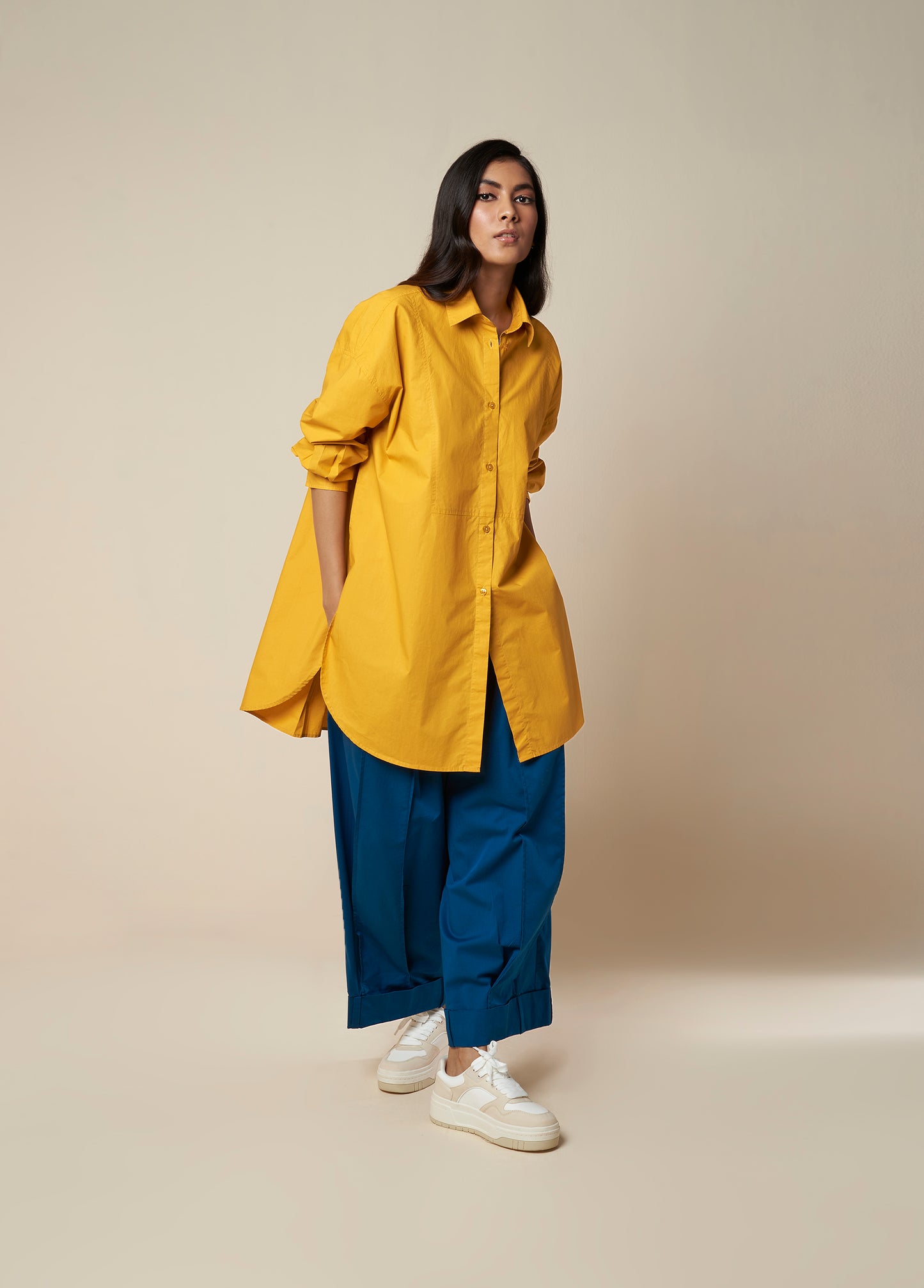 OVESHIRT WITH FRONT YOKE AND BACK BUTTON PLEAT DETAIL