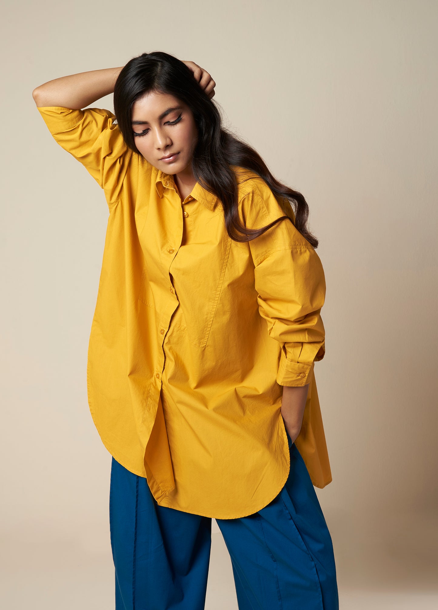 OVESHIRT WITH FRONT YOKE AND BACK BUTTON PLEAT DETAIL