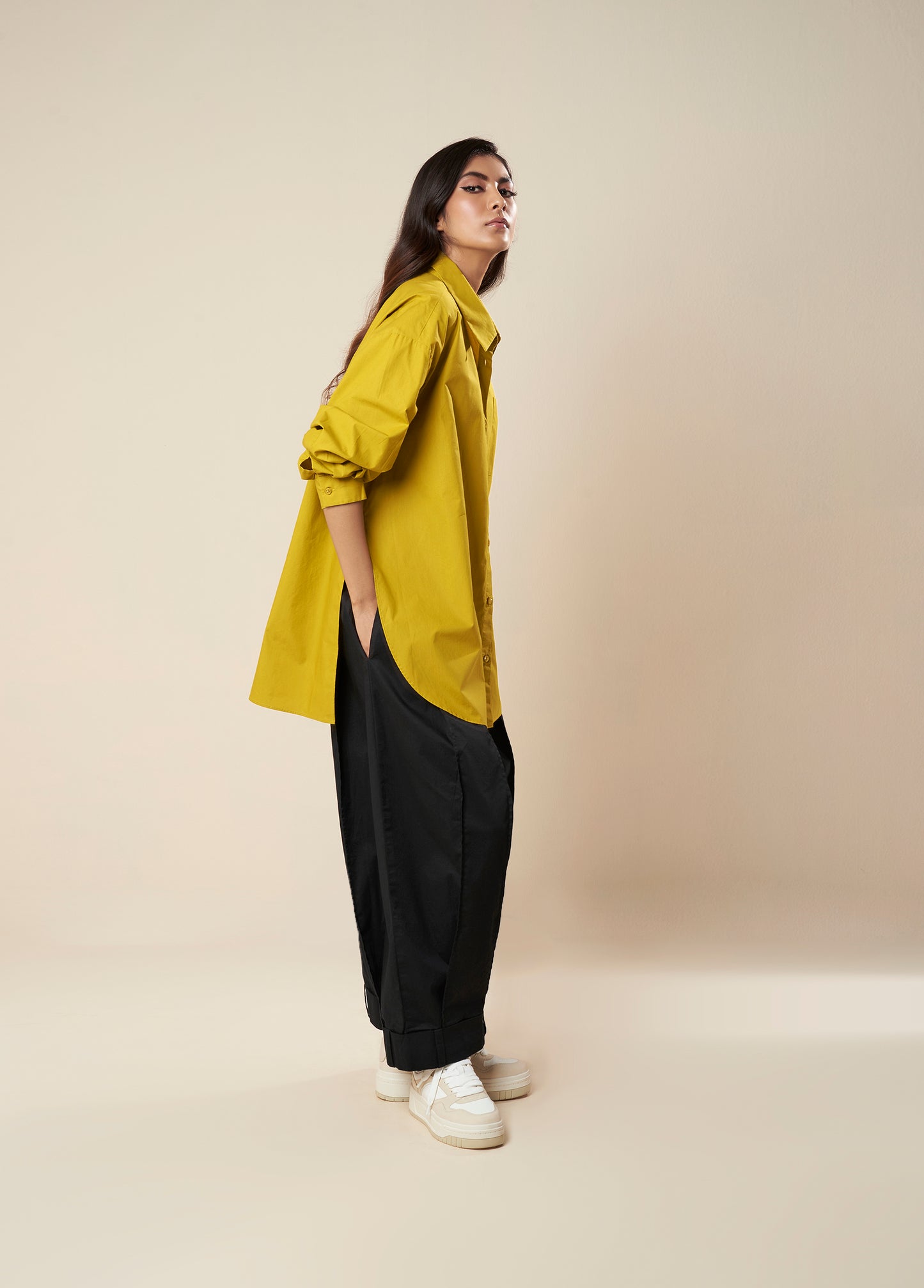 OVERSIZED SHIRT WITH ROUND FRONT SQUARE BACK HEM