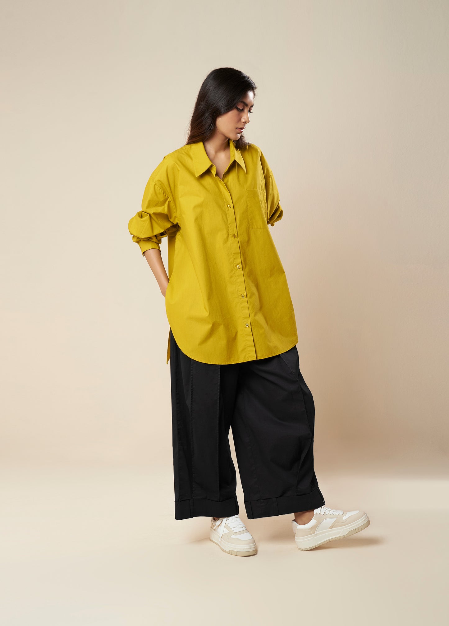 OVERSIZED SHIRT WITH ROUND FRONT SQUARE BACK HEM