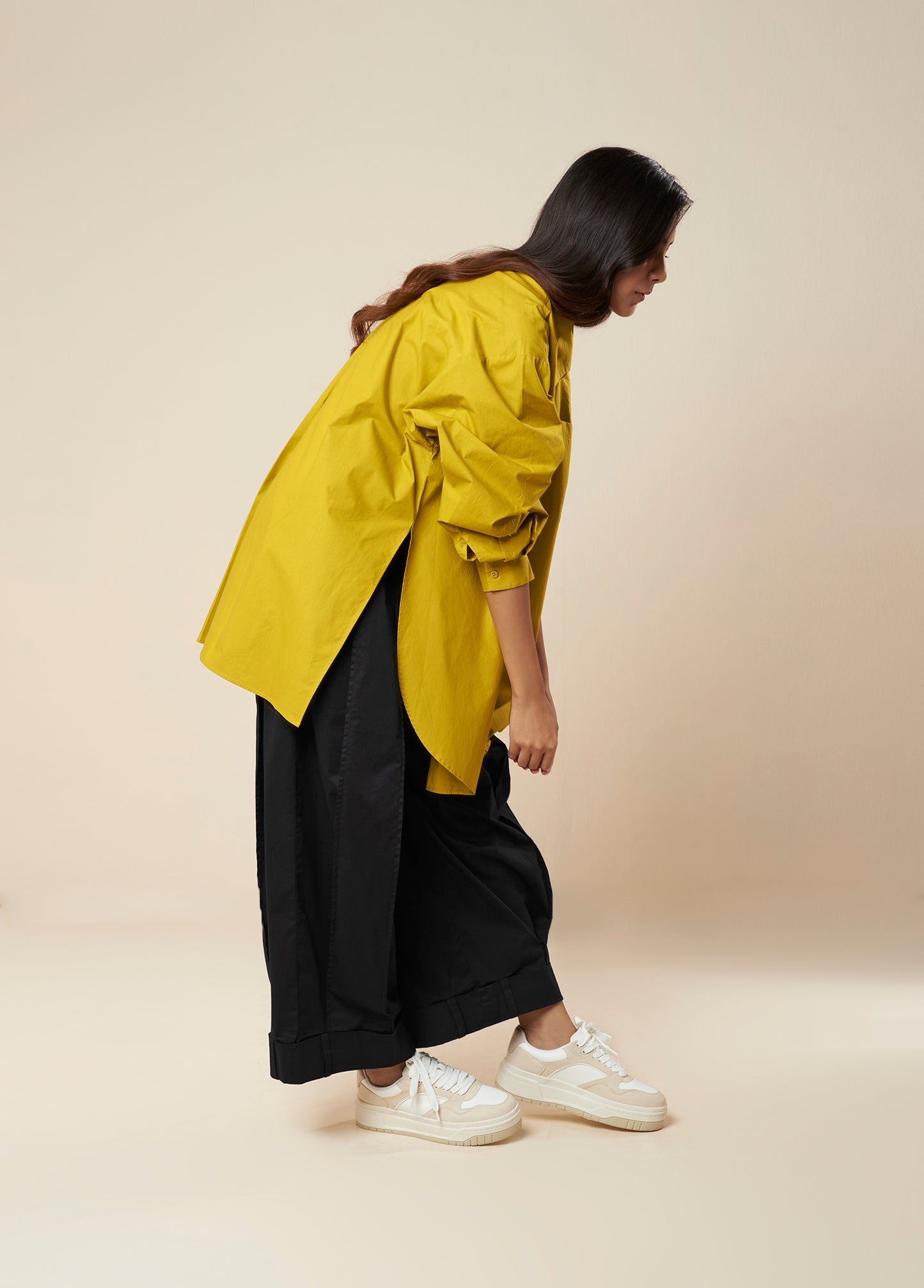 OVERSIZED SHIRT WITH ROUND FRONT SQUARE BACK HEM
