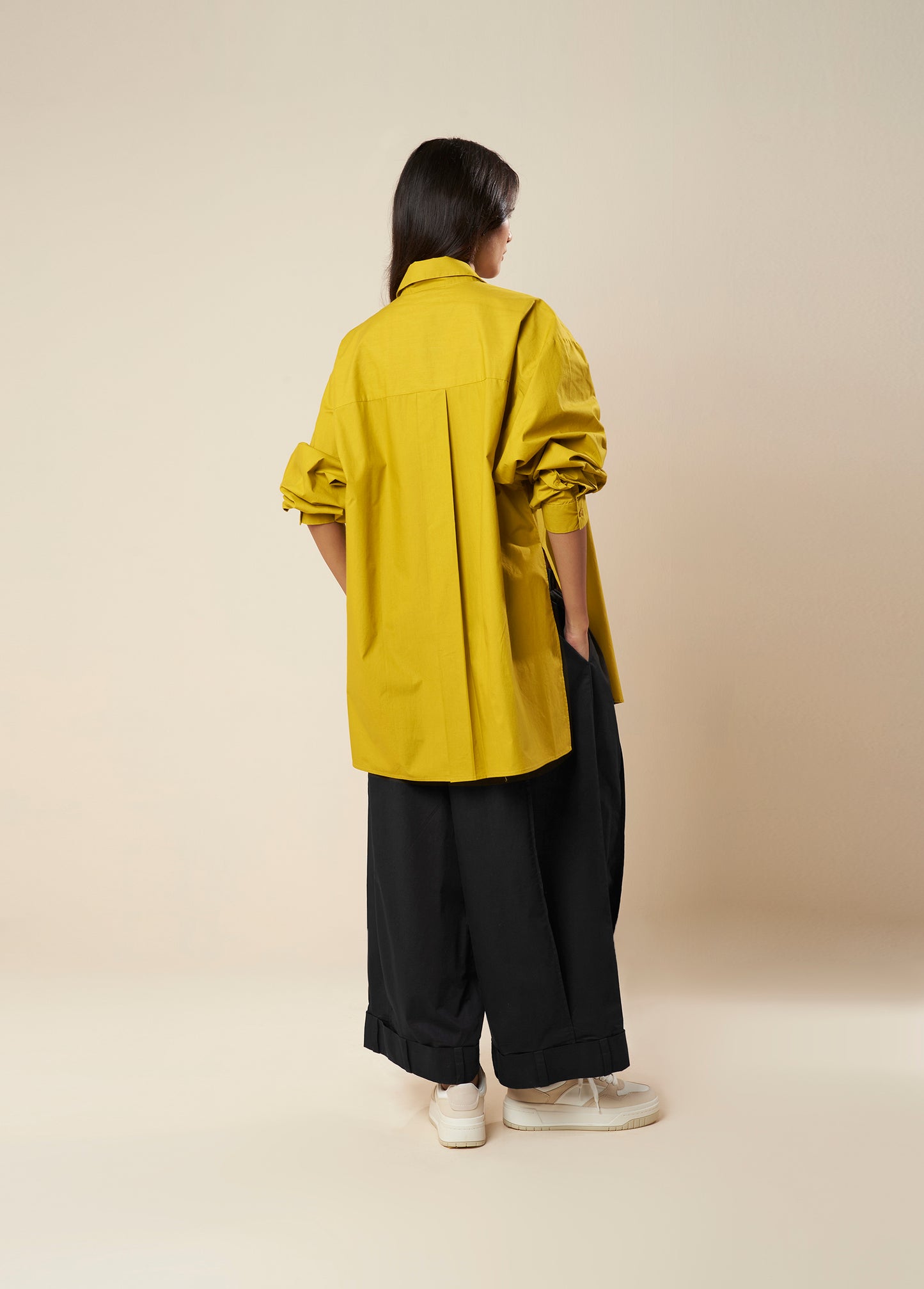 OVERSIZED SHIRT WITH ROUND FRONT SQUARE BACK HEM