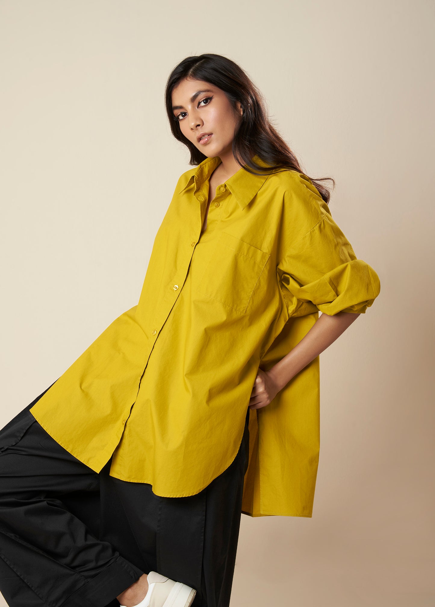 OVERSIZED SHIRT WITH ROUND FRONT SQUARE BACK HEM