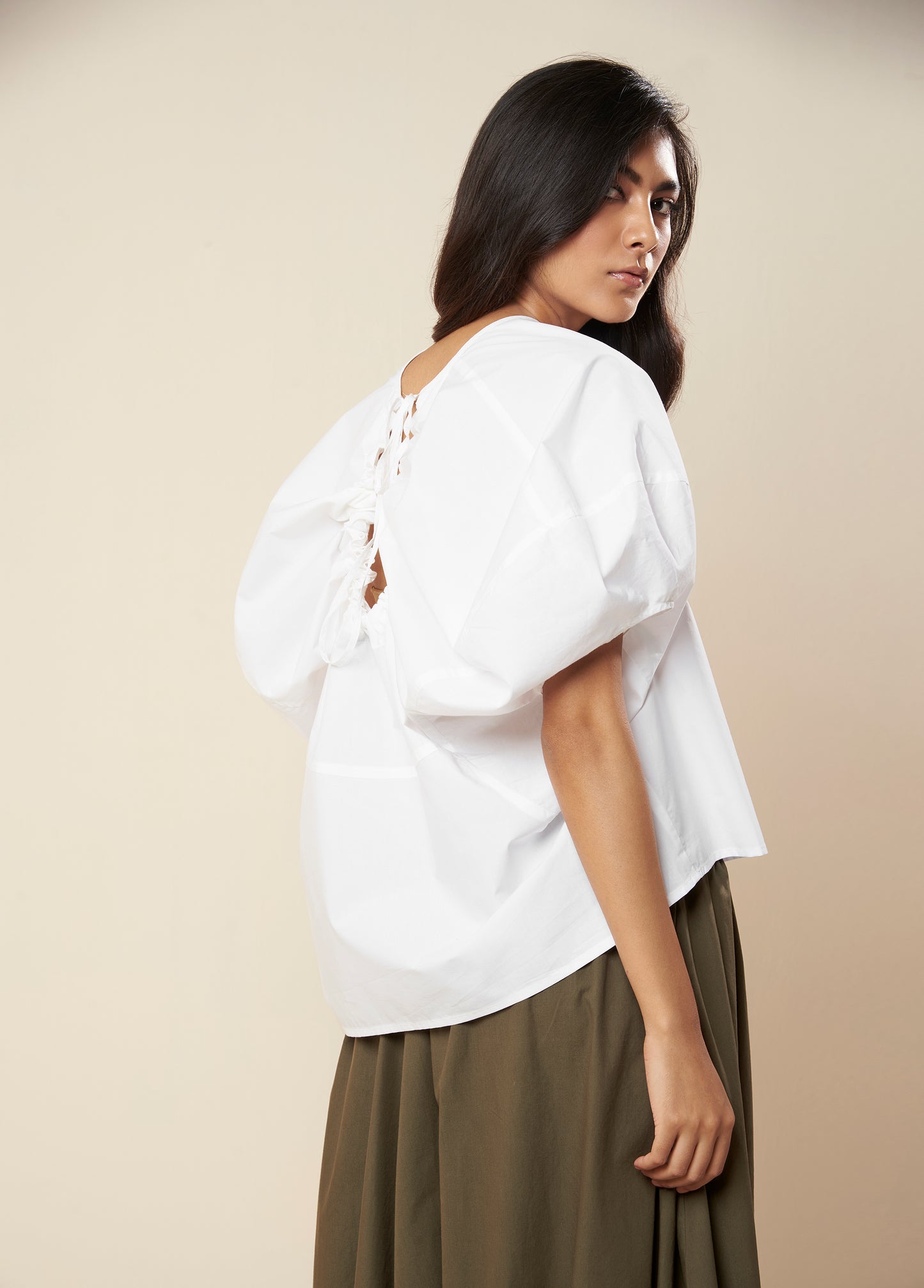 TOP WITH BACK TIE AND EXAGGERATED BALLOON SLEEVE