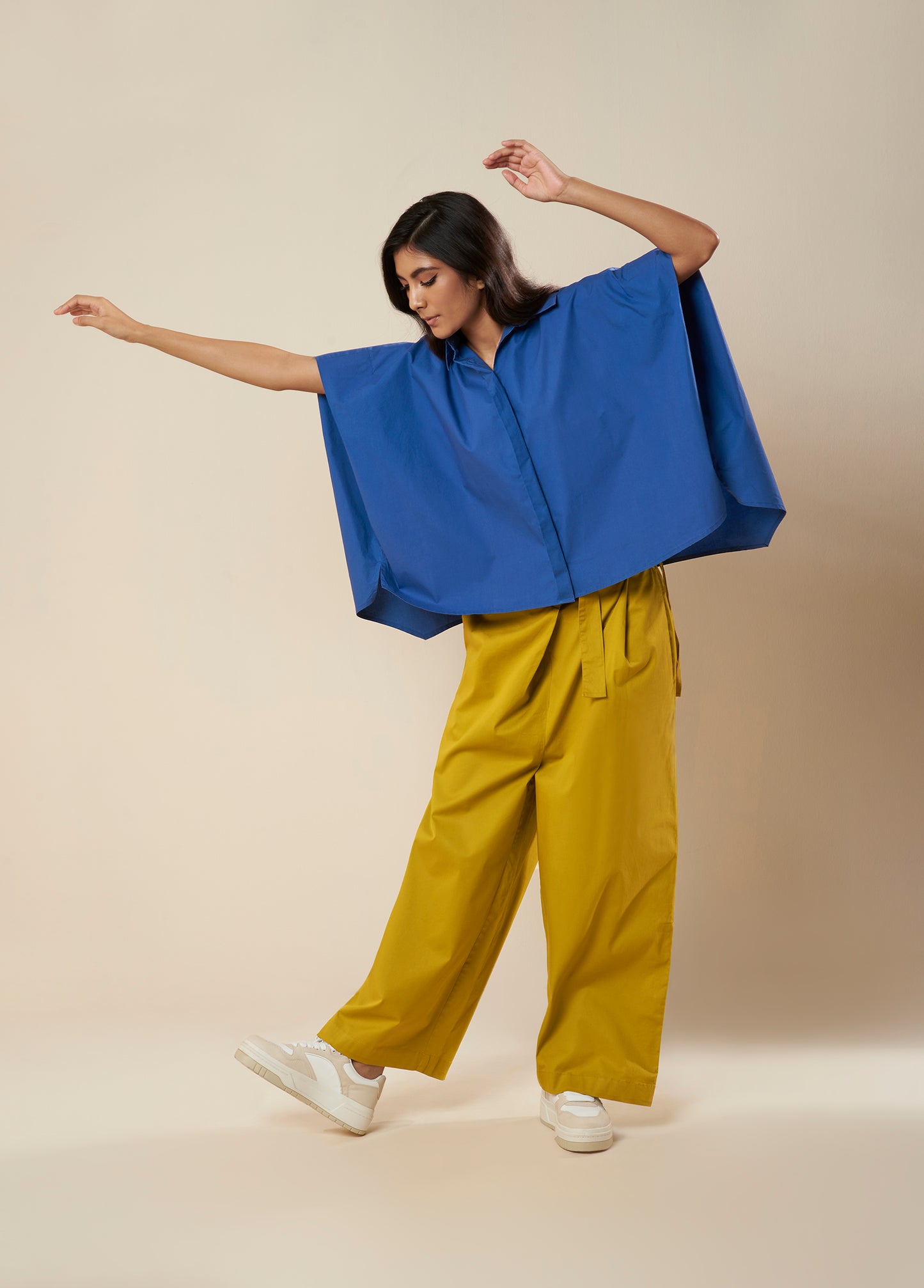 PANTS WITH PAPER BAG WAIST AND BACK ROUCHE DETAIL