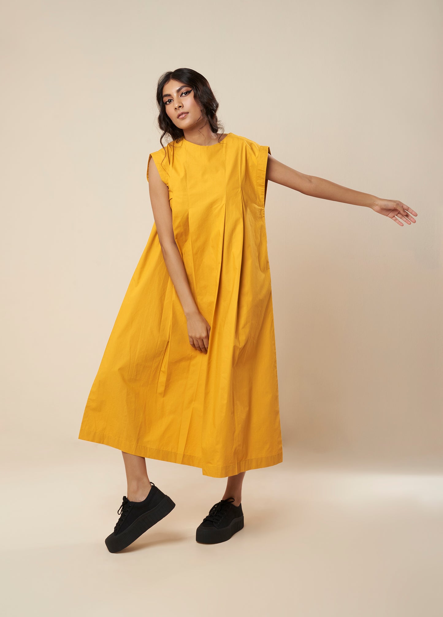 SLEEVELESSS PANEL DRESS WITH PLEATED FRONT