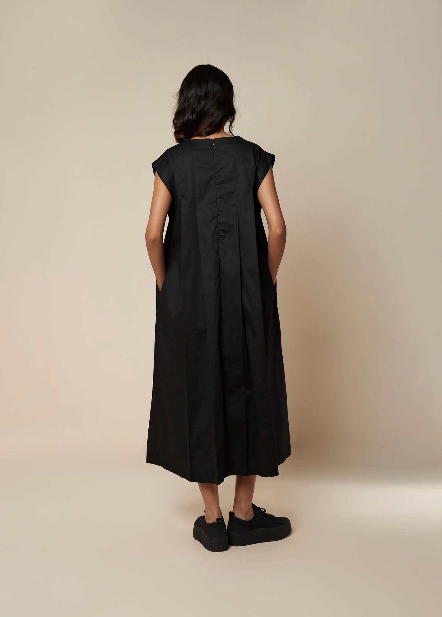 SLEEVELESSS PANEL DRESS WITH PLEATED FRONT