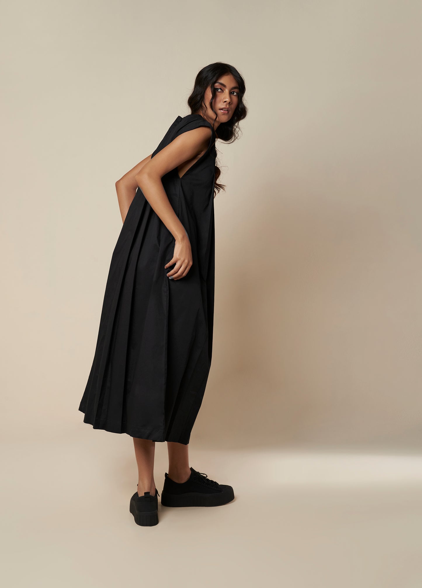 SLEEVELESSS PANEL DRESS WITH PLEATED FRONT