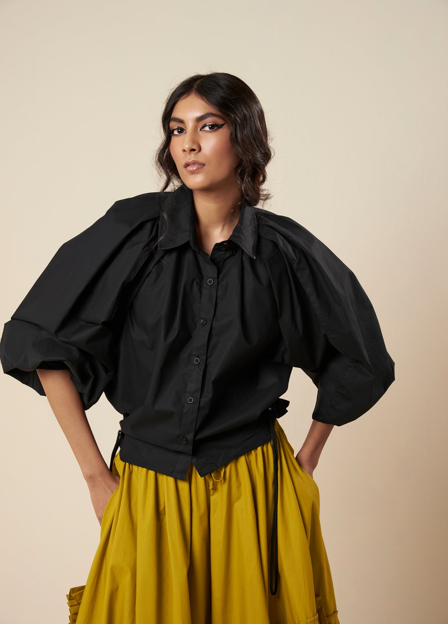 SHIRT WITH EXAGGERATED PLEATED SLEEVE AND ROUCHED HEM