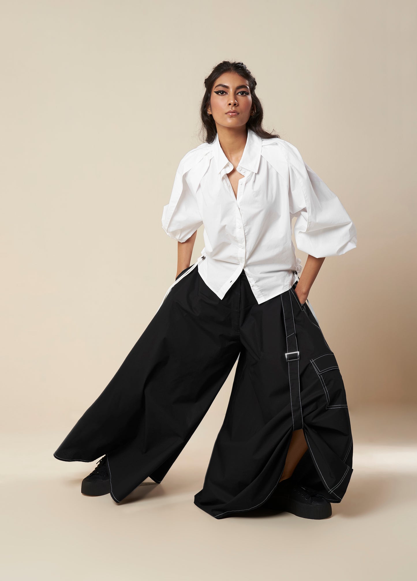 SHIRT WITH EXAGGERATED PLEATED SLEEVE AND ROUCHED HEM