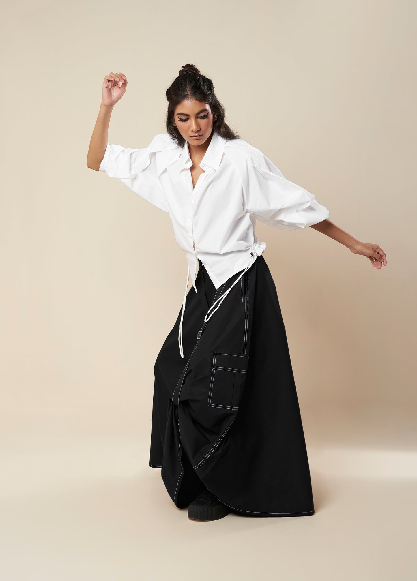 SHIRT WITH EXAGGERATED PLEATED SLEEVE AND ROUCHED HEM