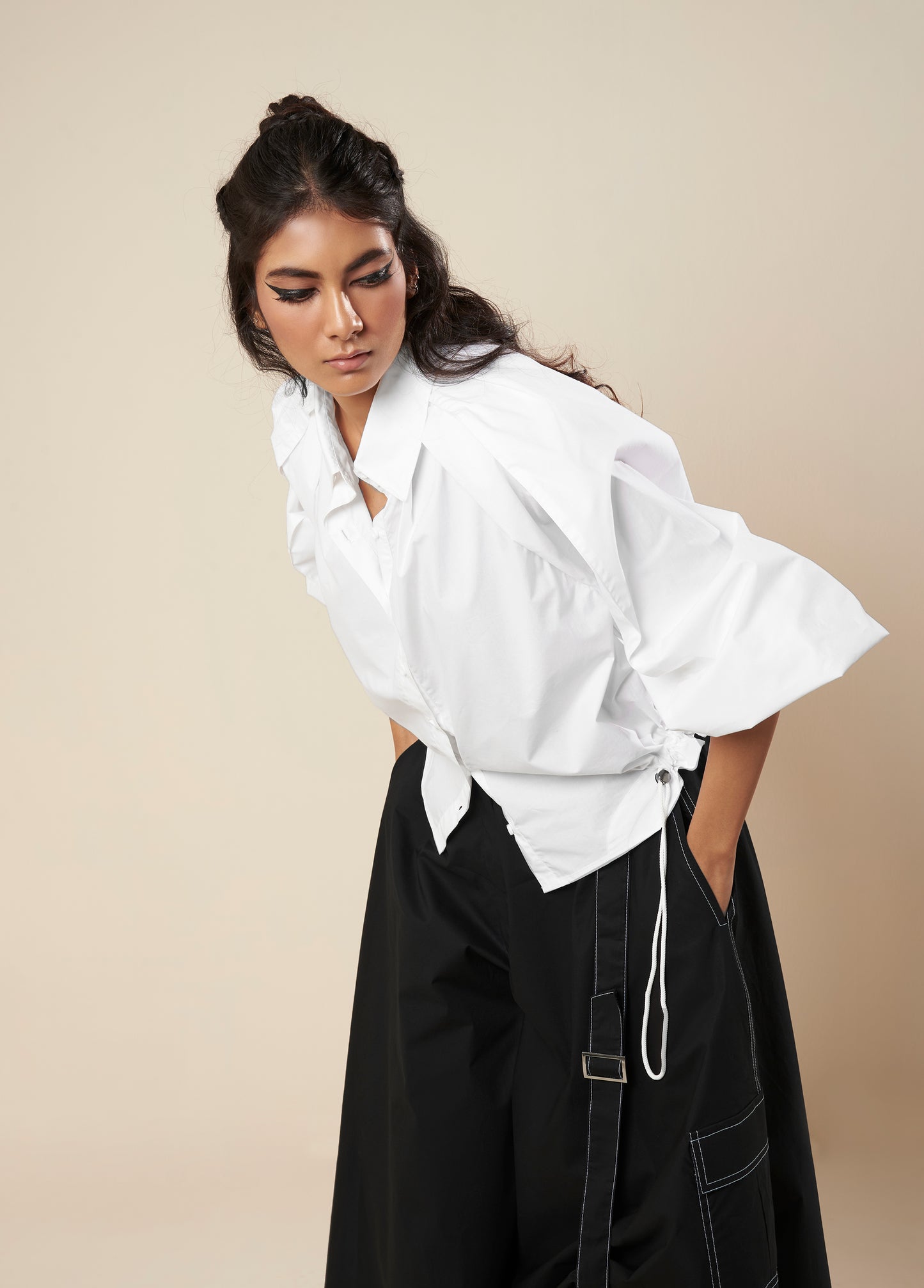 SHIRT WITH EXAGGERATED PLEATED SLEEVE AND ROUCHED HEM