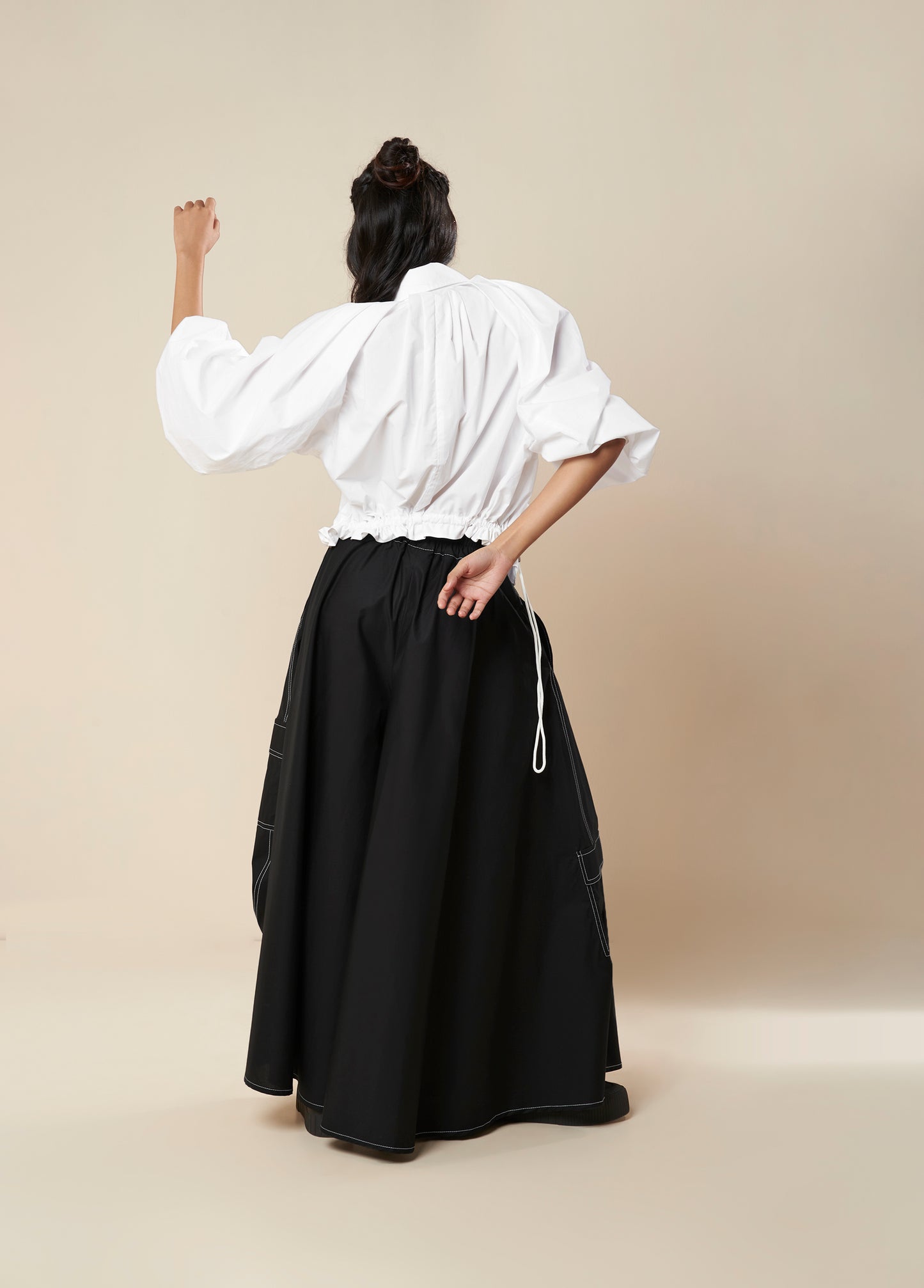 SHIRT WITH EXAGGERATED PLEATED SLEEVE AND ROUCHED HEM