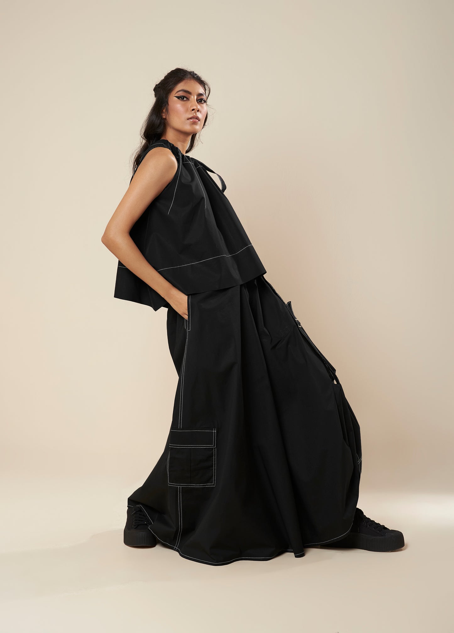 SLEEVELESS FLARE TOP WITH CONTRAST STITCH AND SIDE TIE