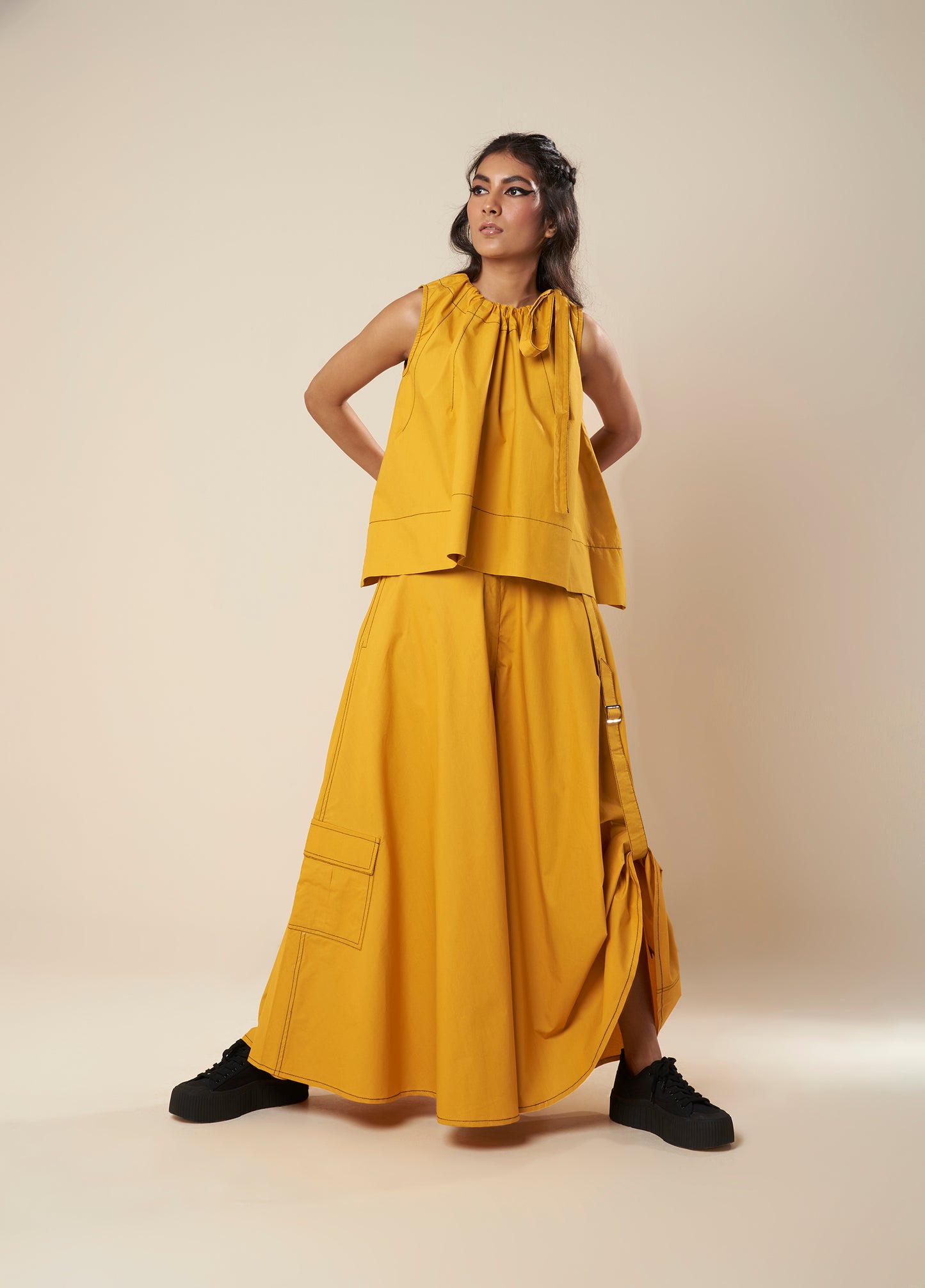 SLEEVELESS FLARE TOP WITH CONTRAST STITCH AND SIDE TIE