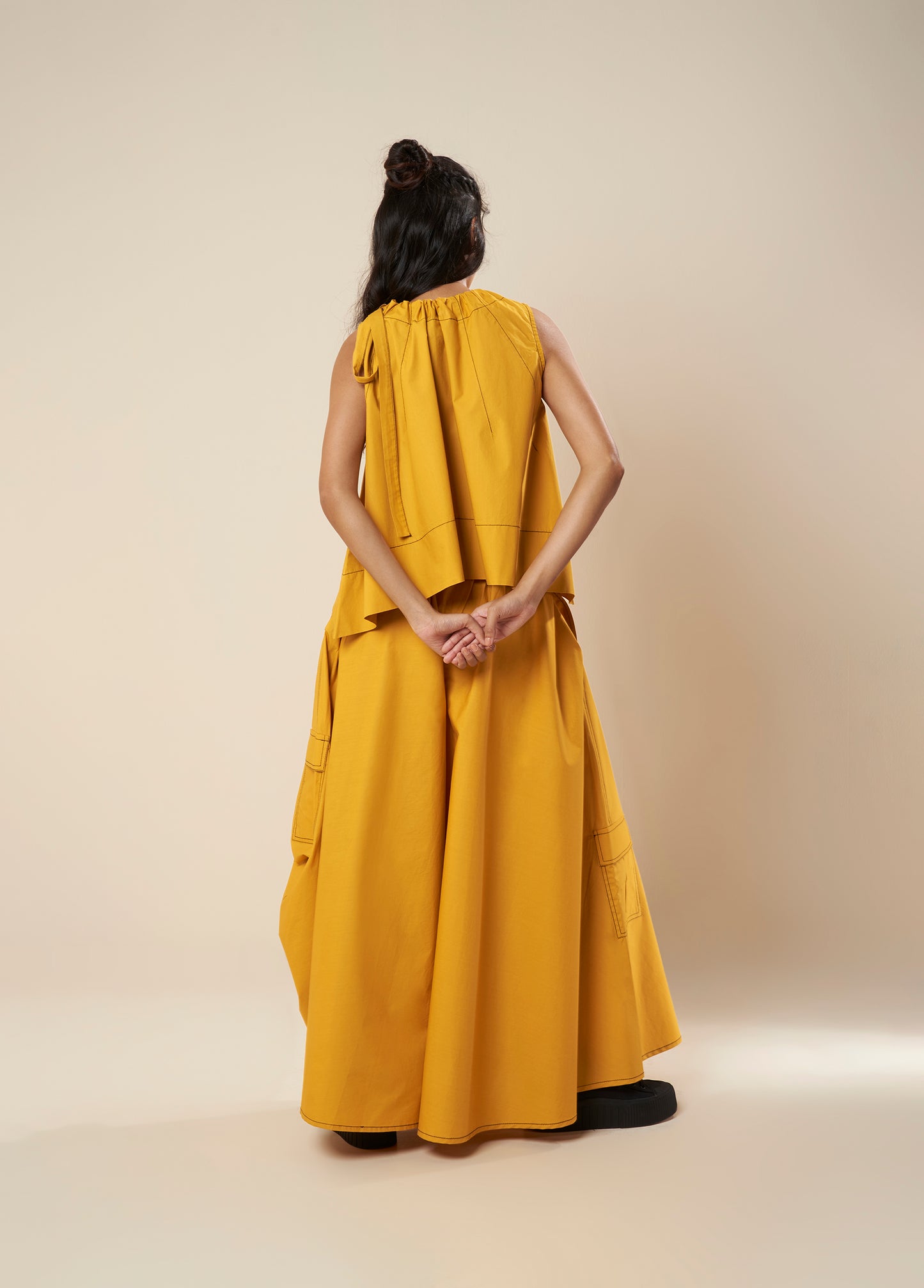 SLEEVELESS FLARE TOP WITH CONTRAST STITCH AND SIDE TIE