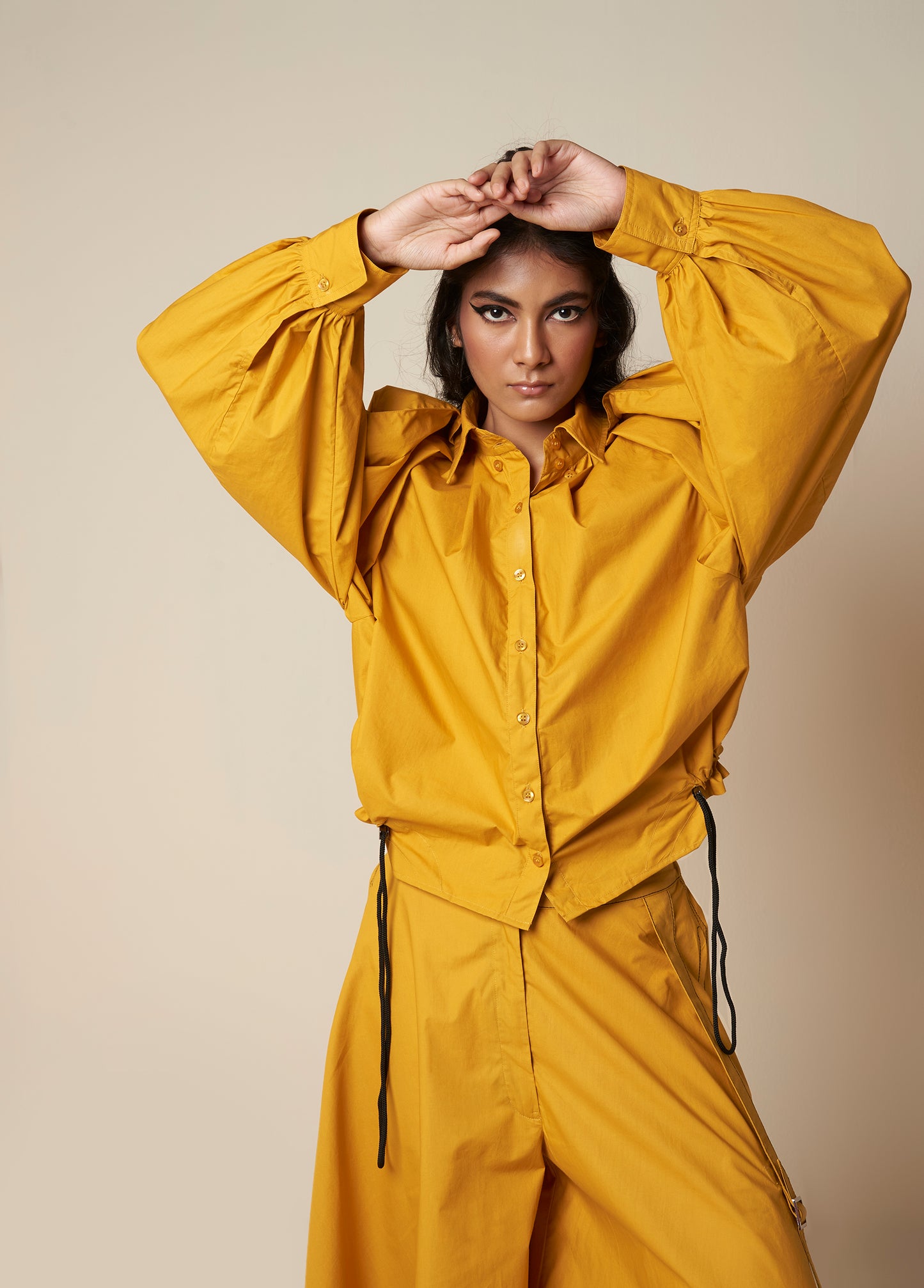 SHIRT WITH EXAGGERATED PLEATED SLEEVE AND ROUCHED HEM