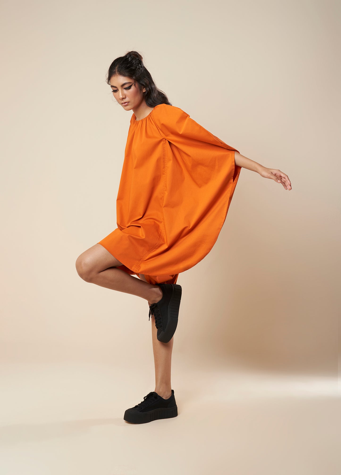 DRESS WITH EXAGGERATED ROUNDED SLEEVE