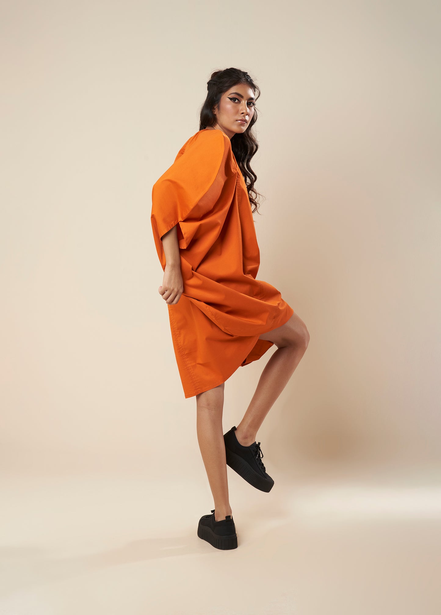 DRESS WITH EXAGGERATED ROUNDED SLEEVE