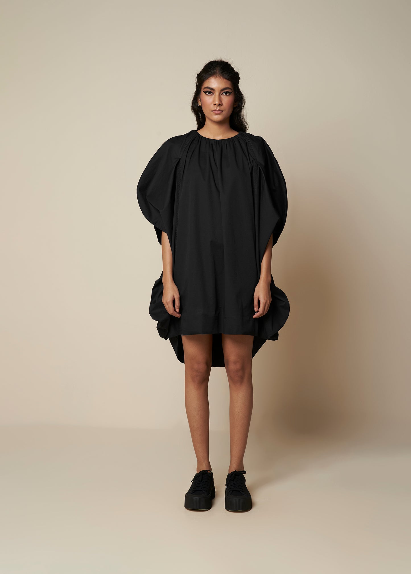 DRESS WITH EXAGGERATED ROUNDED SLEEVE