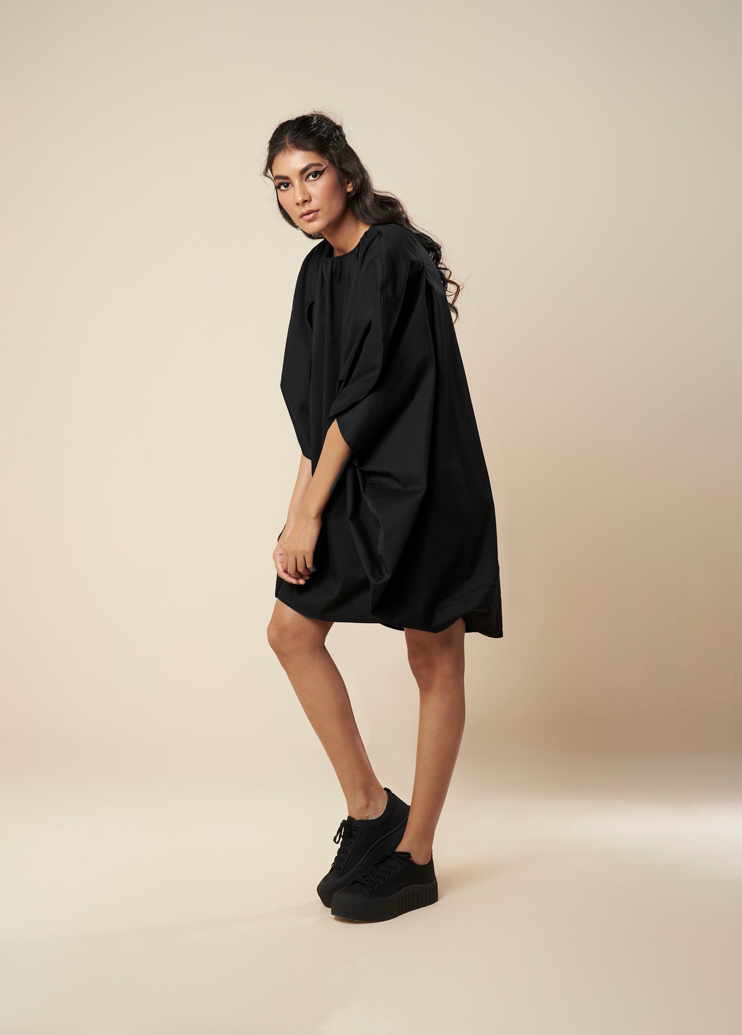 DRESS WITH EXAGGERATED ROUNDED SLEEVE